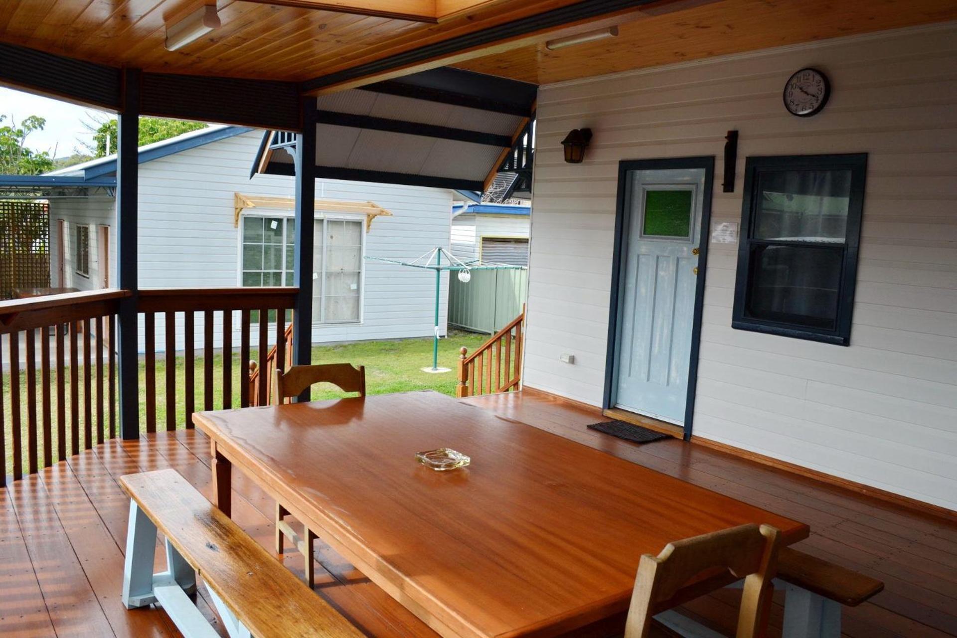 Mistys Beachside Cottage - Bring your own linen. view 4