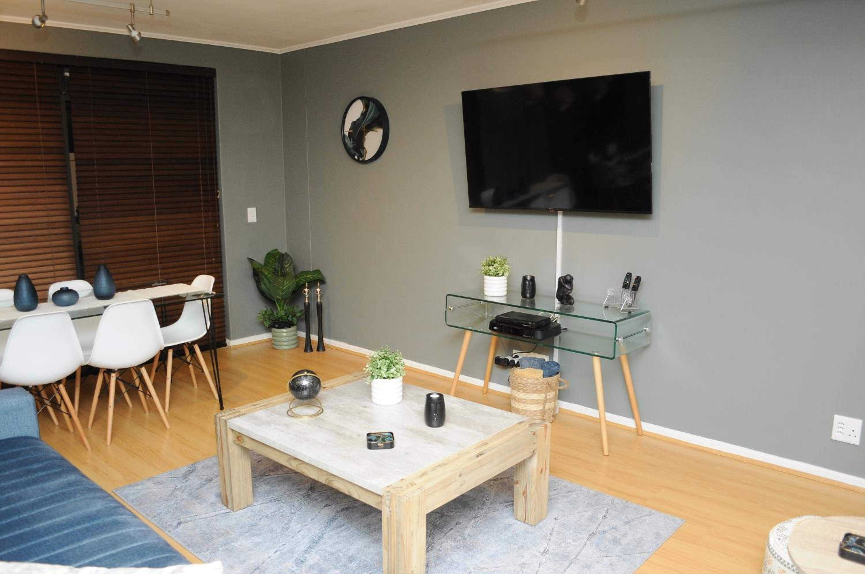 Century City Luxury 2 bedroom apartment in Cape Town view 2