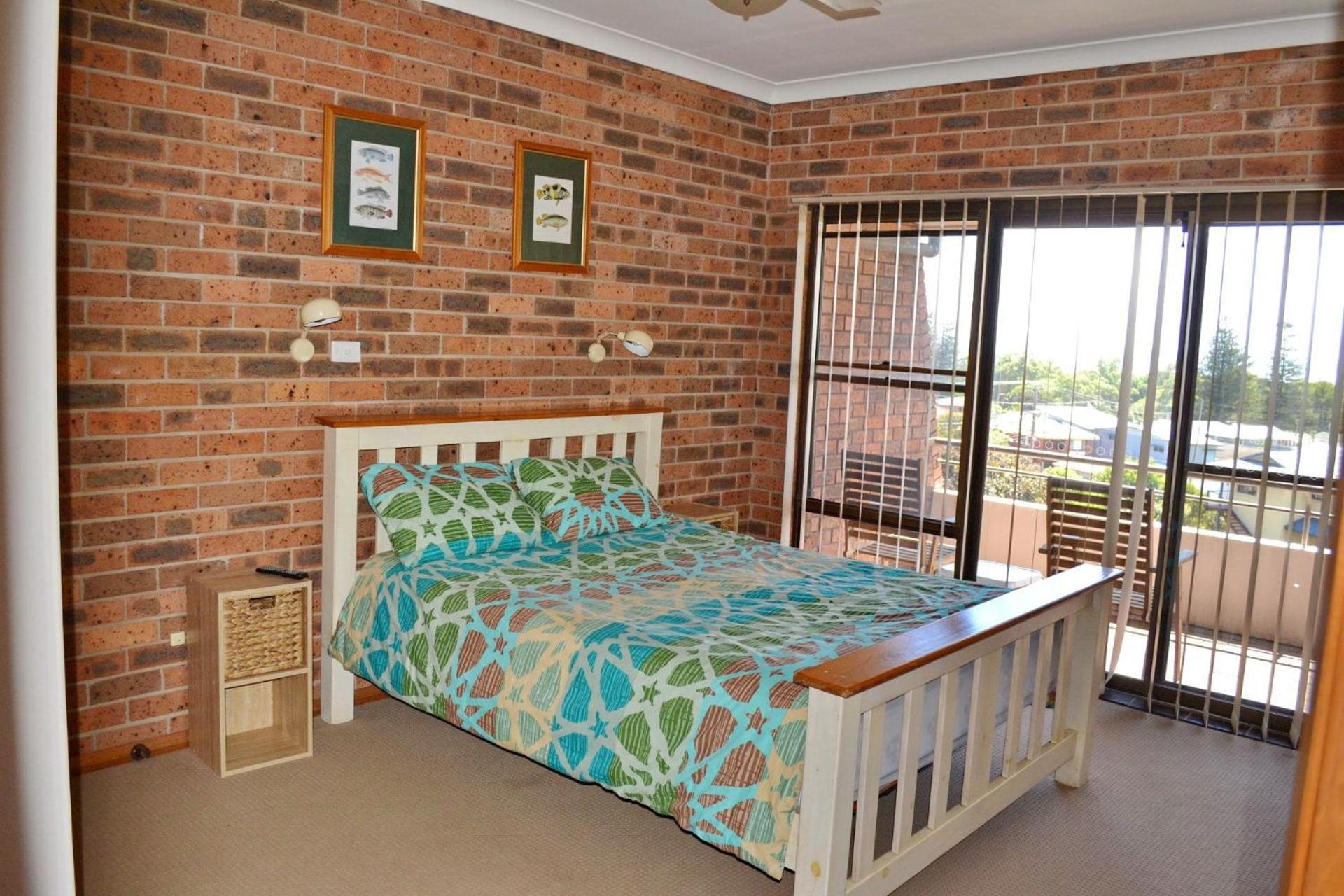 Seaview Townhouse 2 - Bring your own linen. view 2