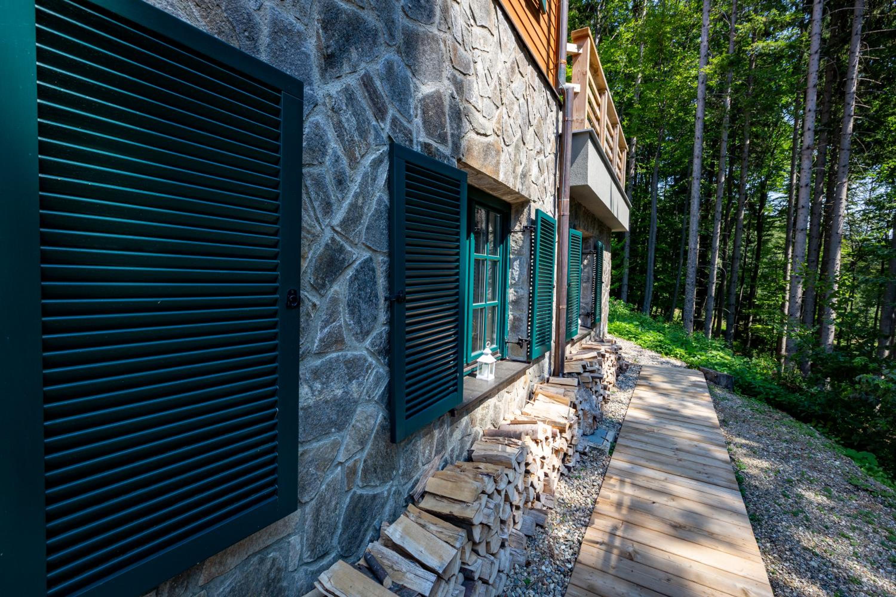 Prijeten sončen apartma v objemu Pohorja view 4