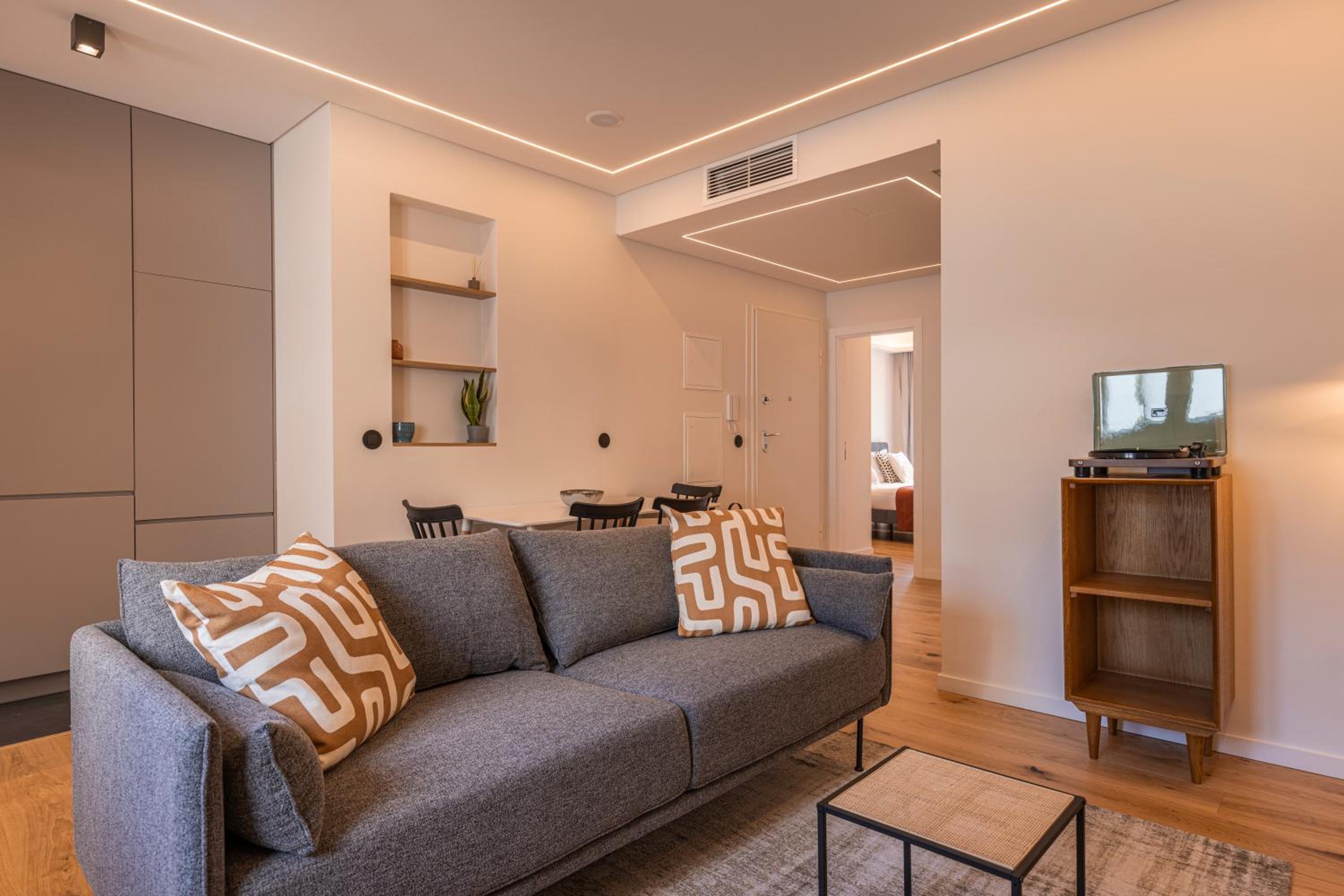 Charming Design Apartment view 4