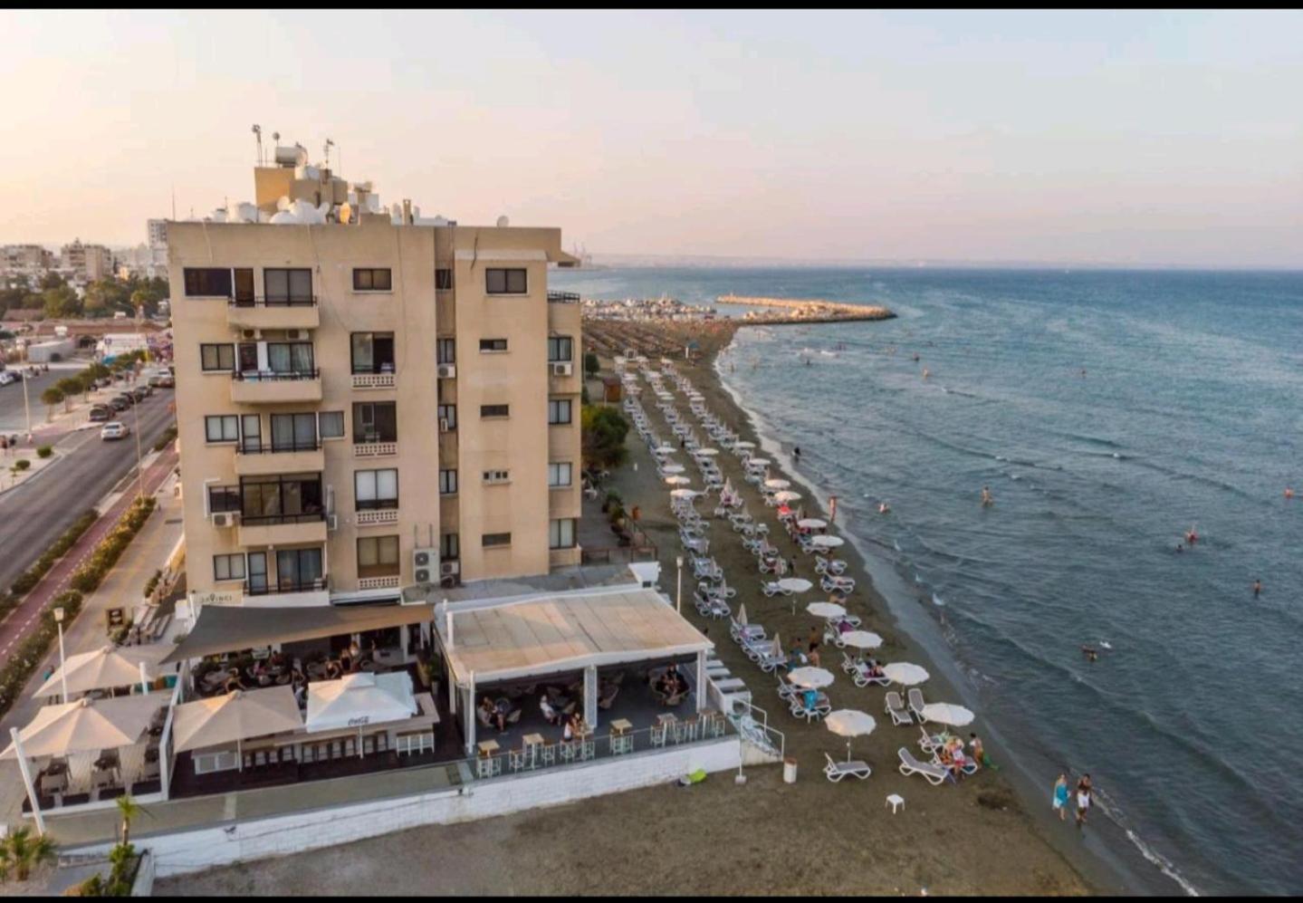 Bettys 1br seafront apt view 3