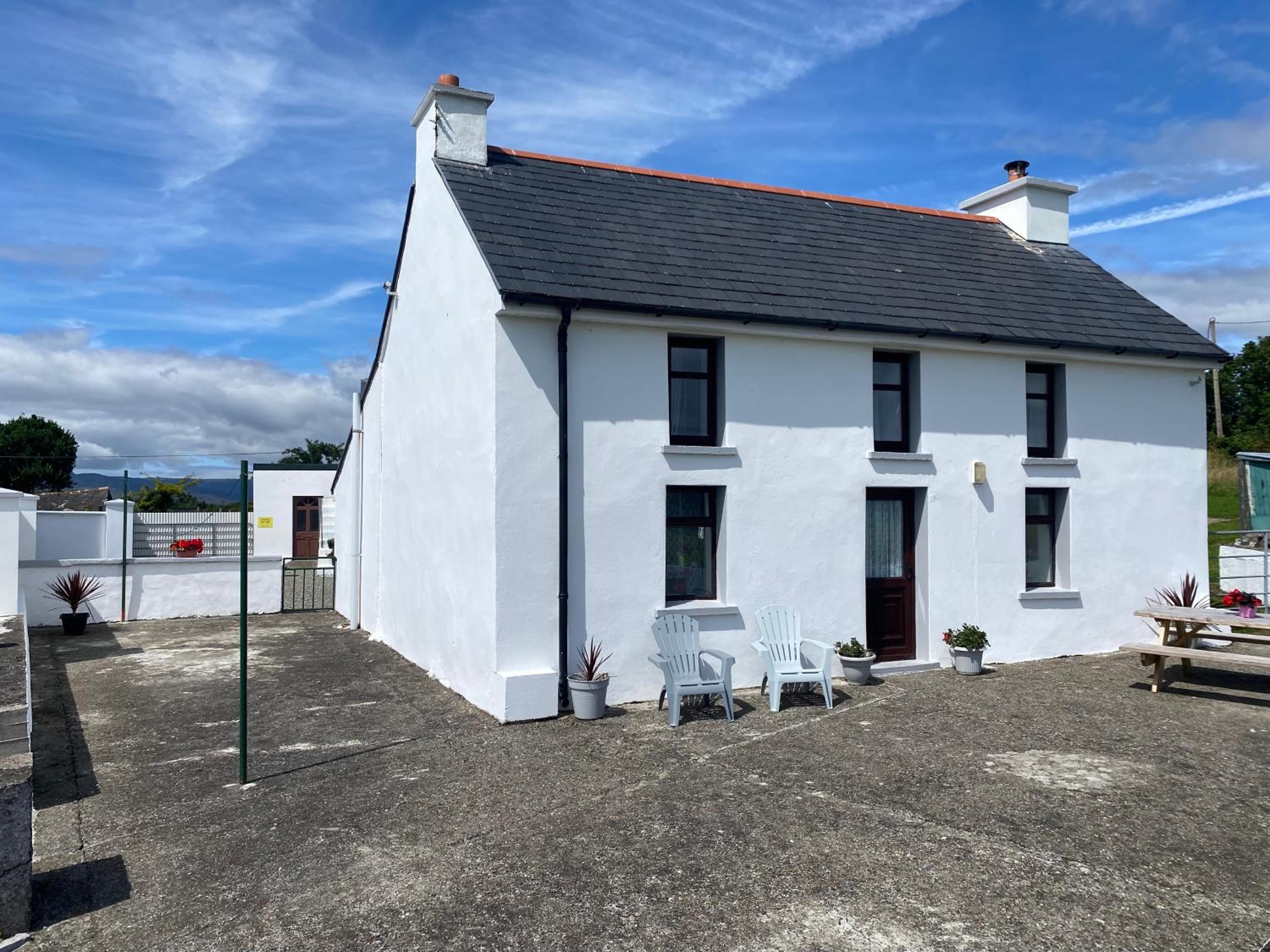 Hotel Eileen's House - Image 1