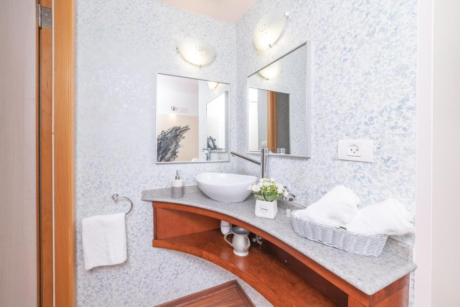 Art Apartment In Mamila - Art & View