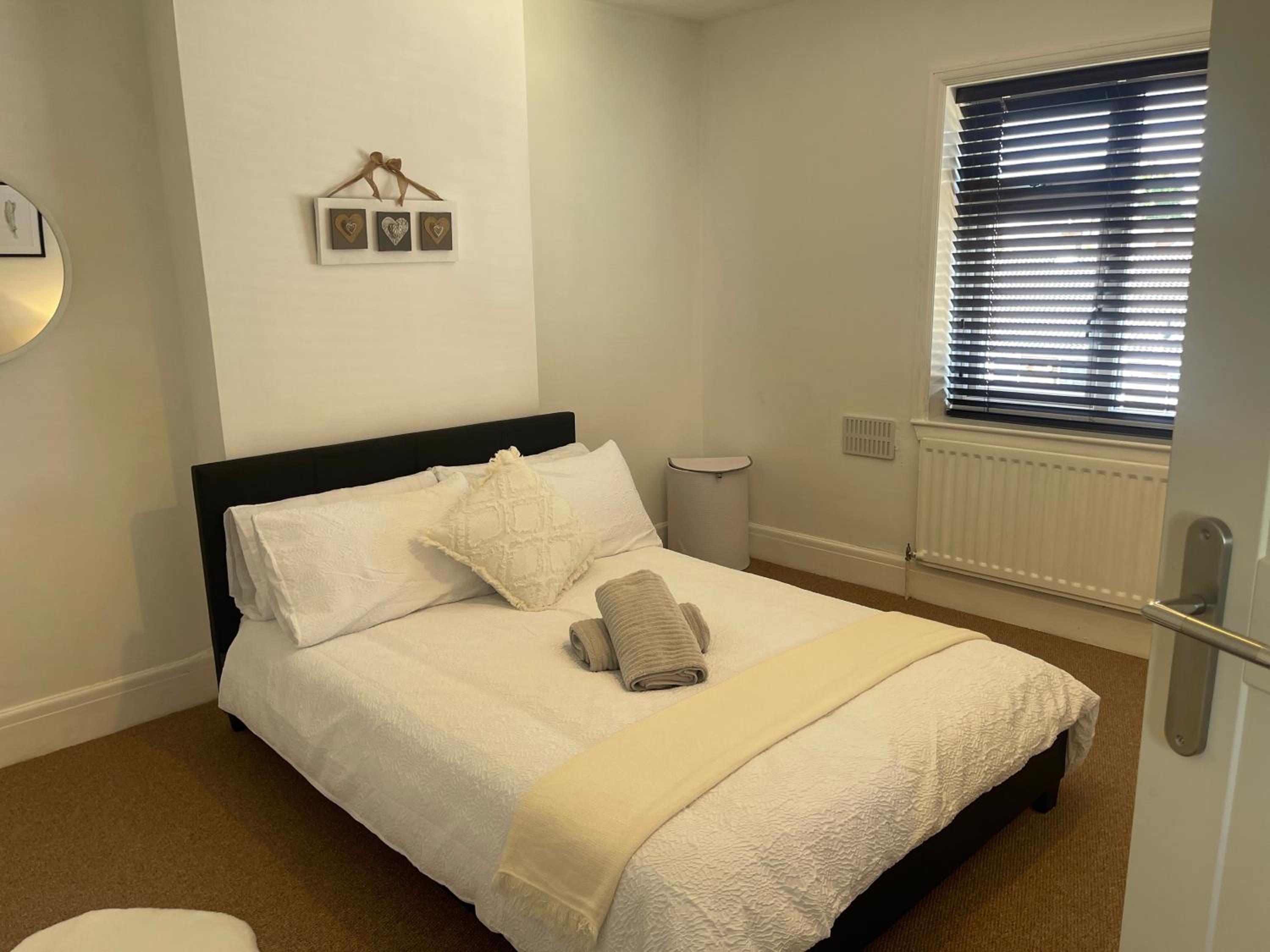 Delightful 2 bed detached home with secure parking view 3