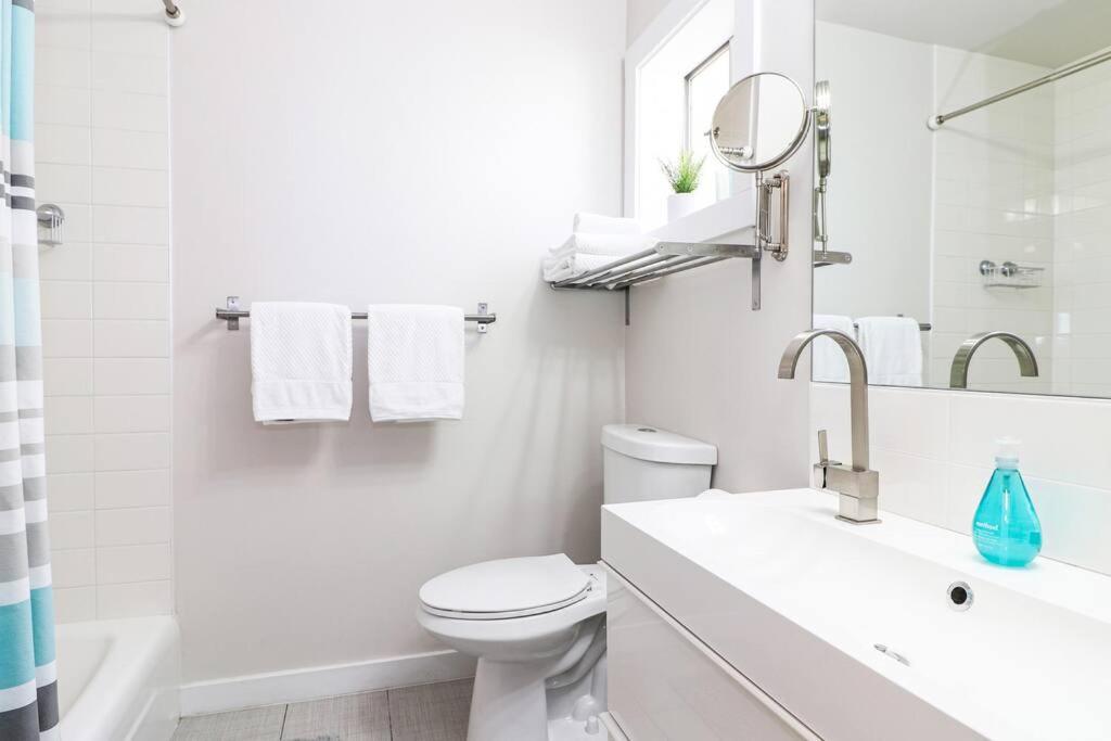 Condo 24! Prized Location. Modern! Bright! Enjoy! view 4