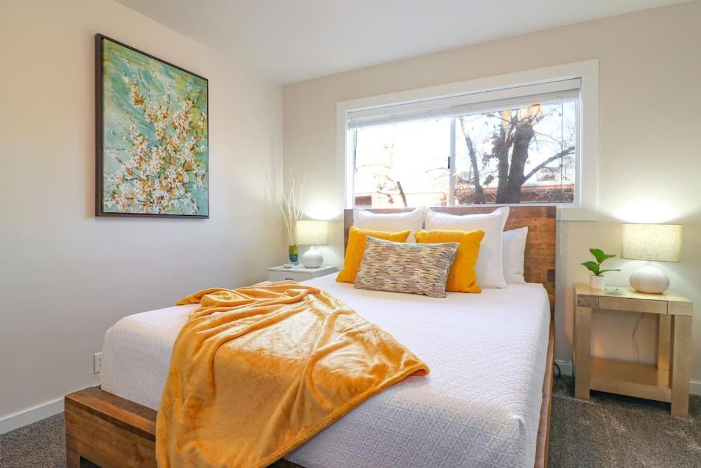 Condo 24! Prized Location. Modern! Bright! Enjoy! view 3