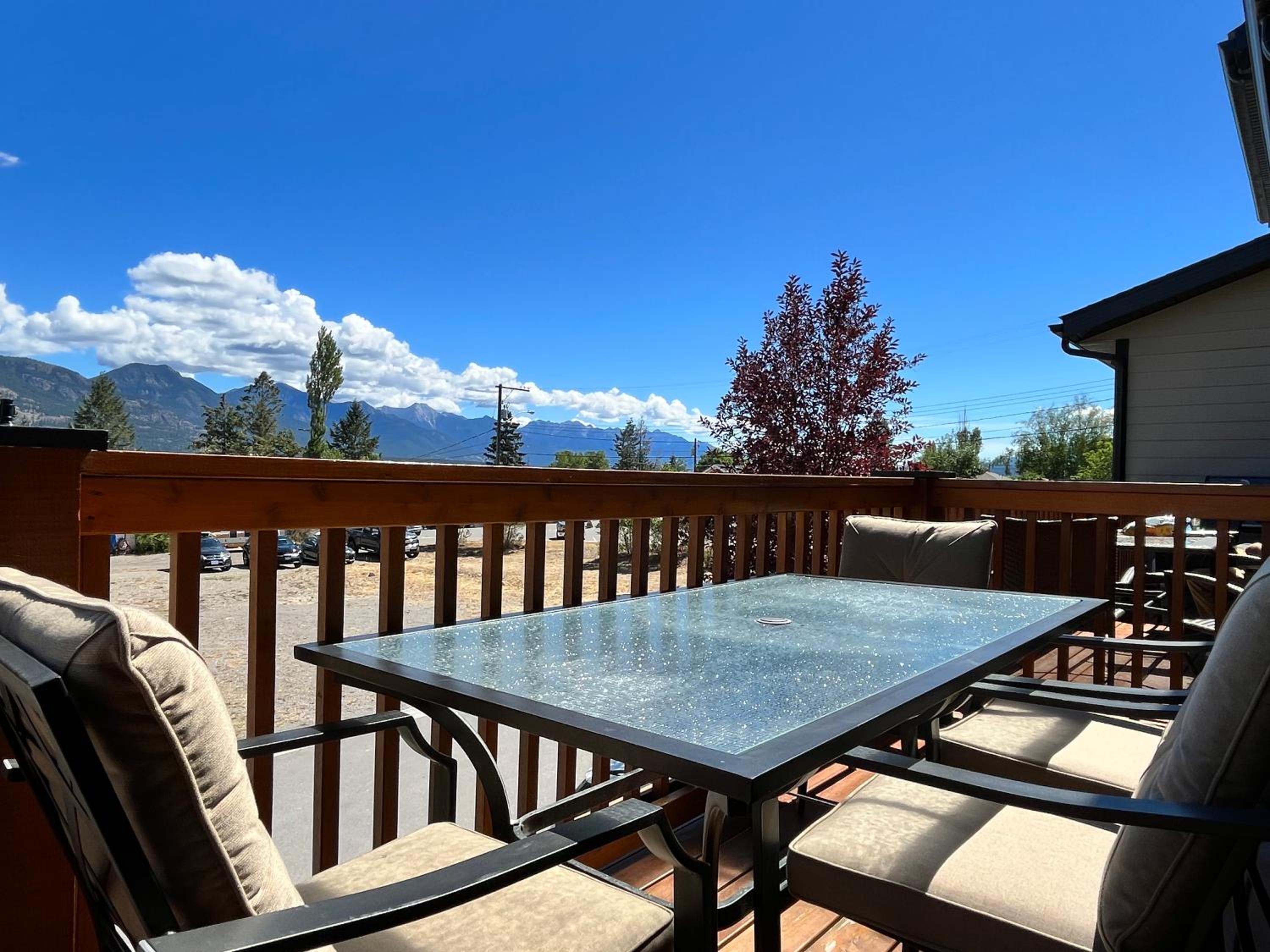 Perfect base Invermere 3bd townhouse mt views with garage
