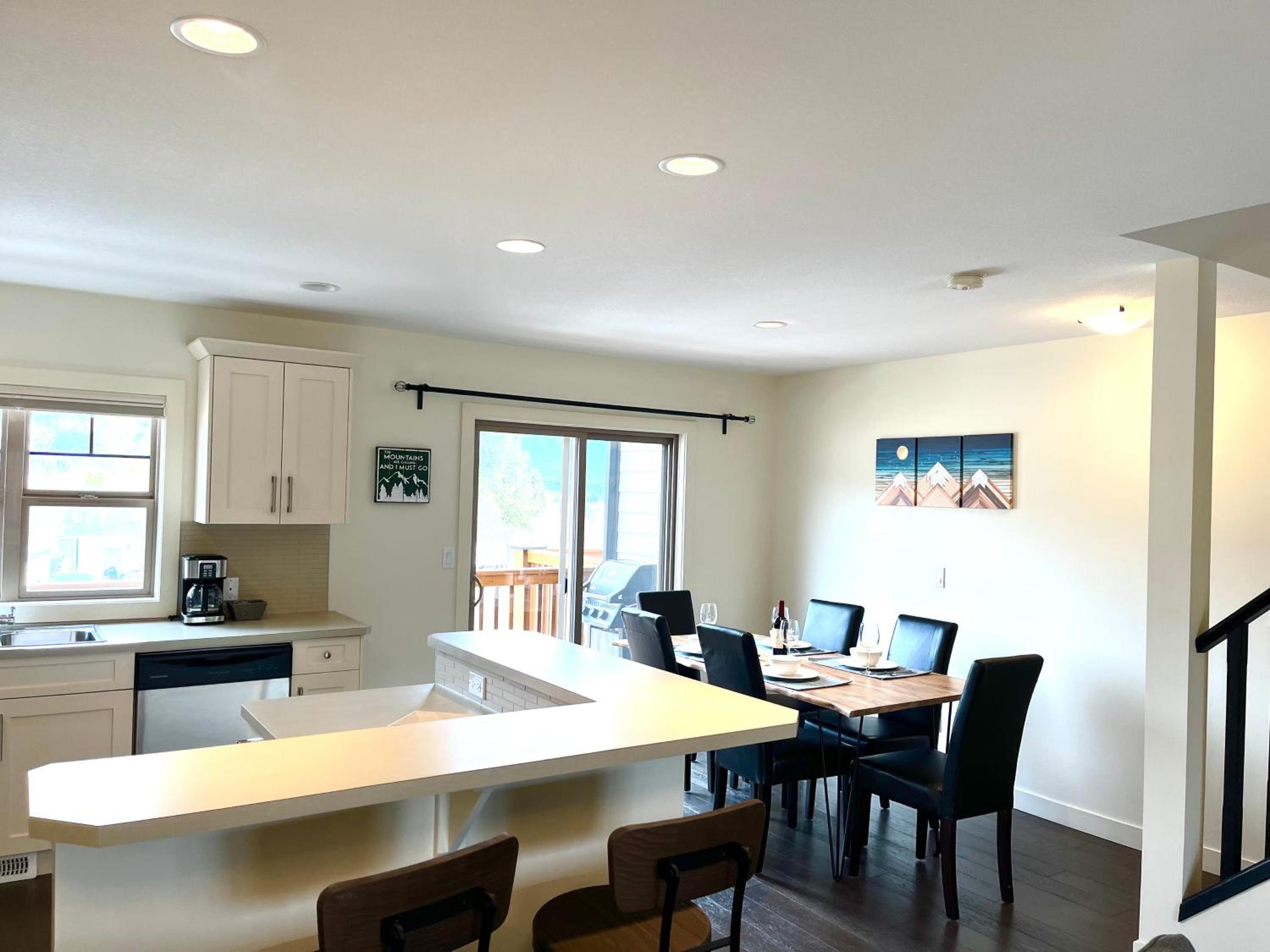 Perfect base Invermere 3bd townhouse mt views with garage