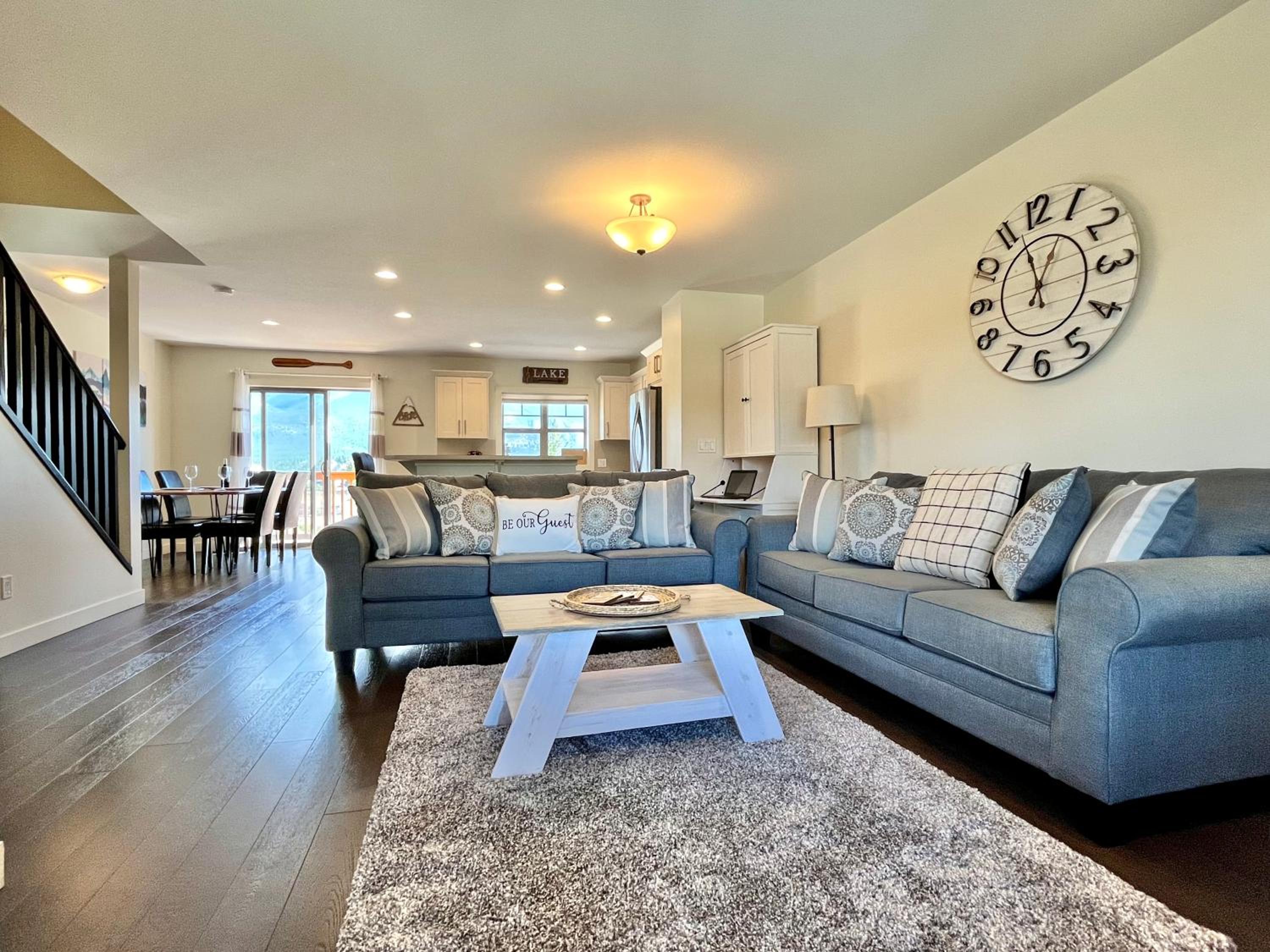 Perfect base Invermere 3bd townhouse mt views with garage