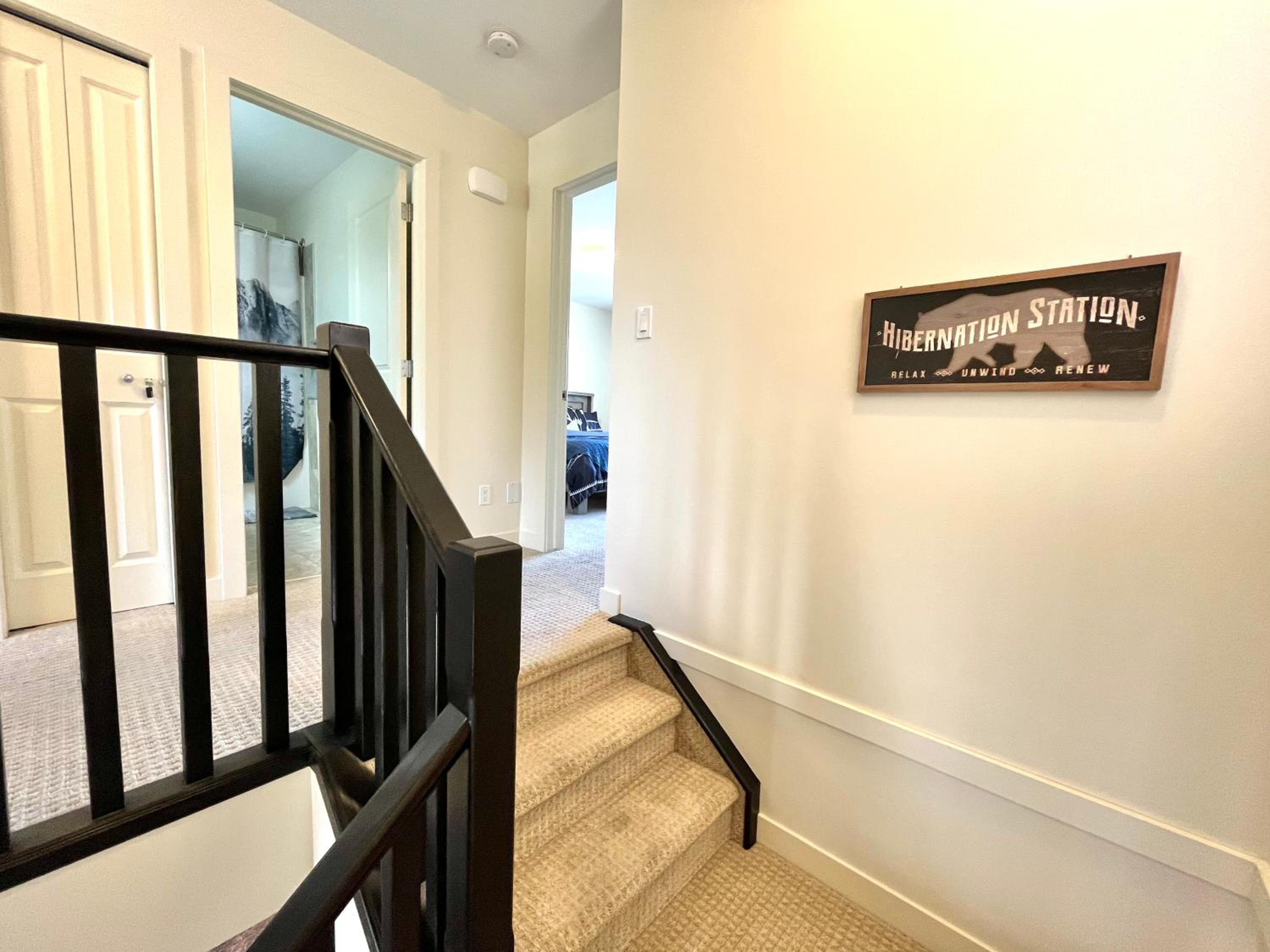 Perfect base Invermere 3bd townhouse mt views with garage