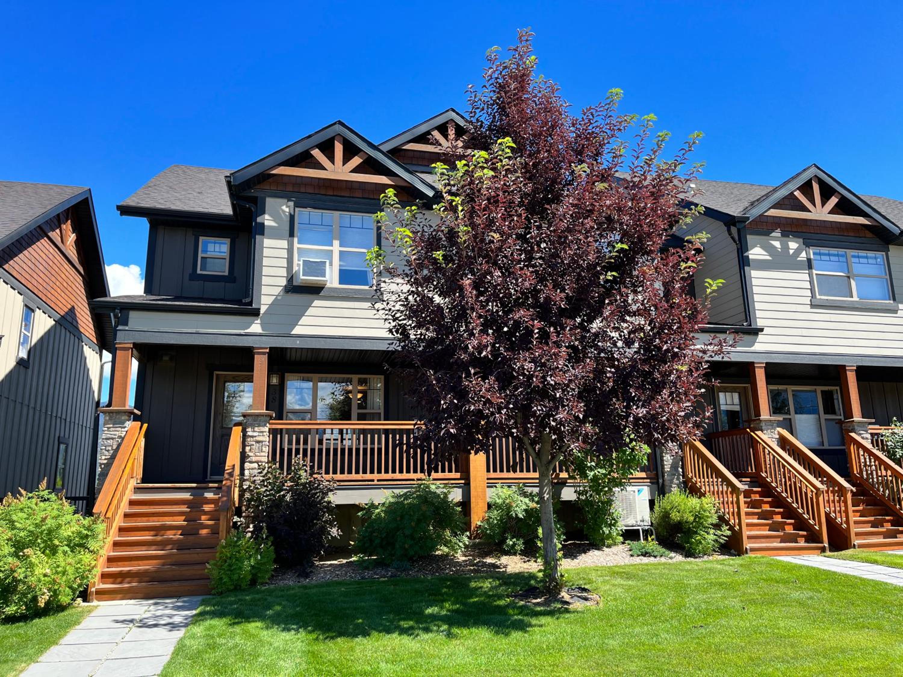 Hotel Perfect base Invermere 3bd townhouse mt views with garage - Image 1