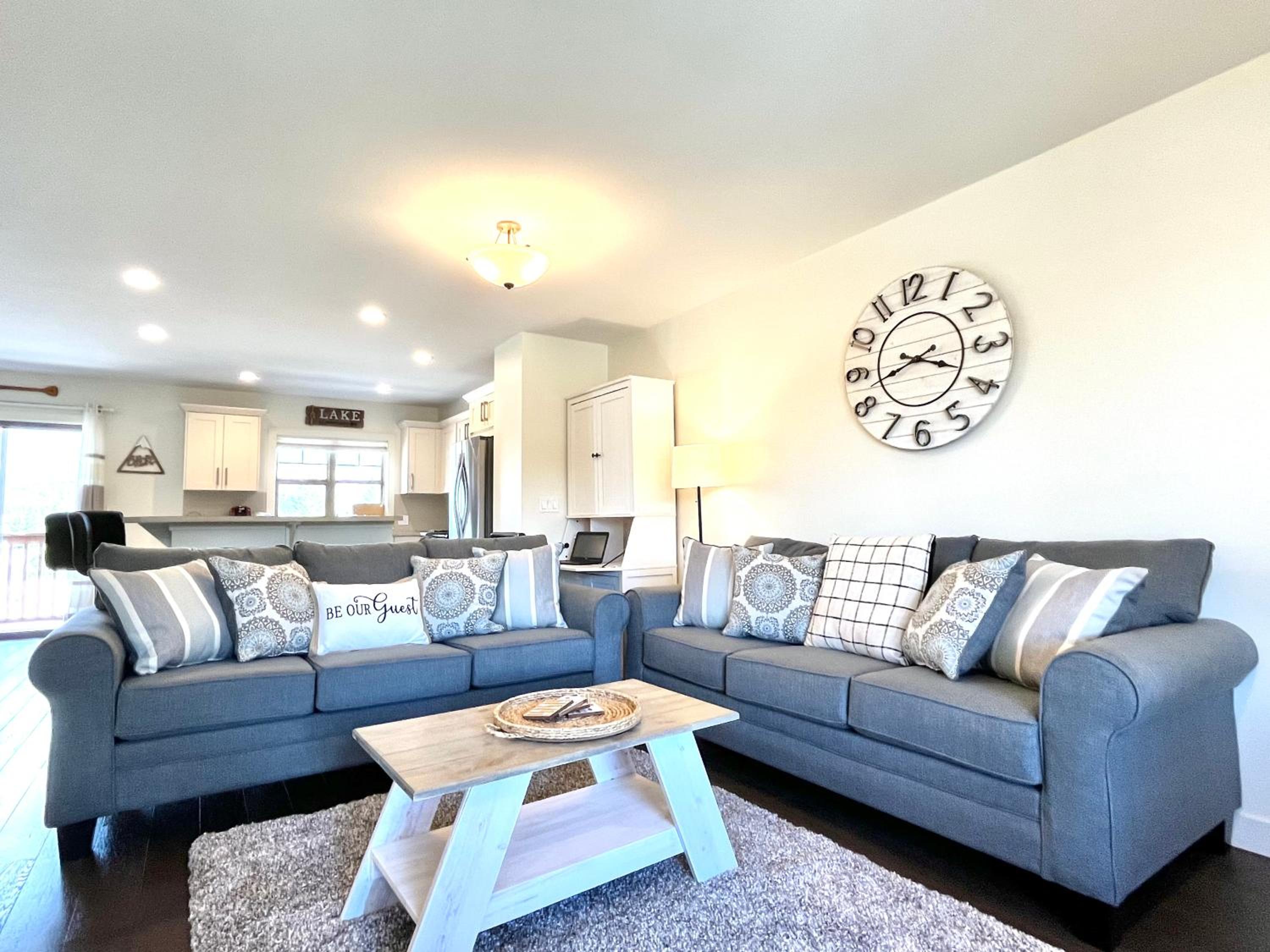 Perfect base Invermere 3bd townhouse mt views with garage