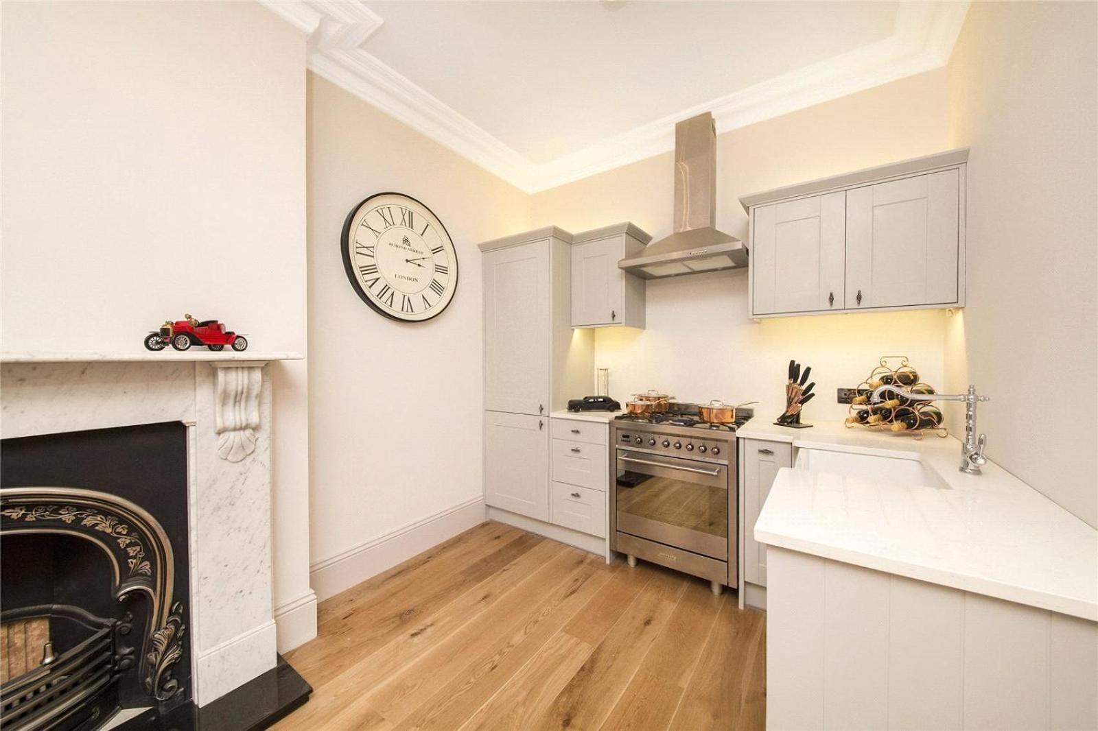 Luxurious 1-bedroom apartment. Indoor Fireplace view 3