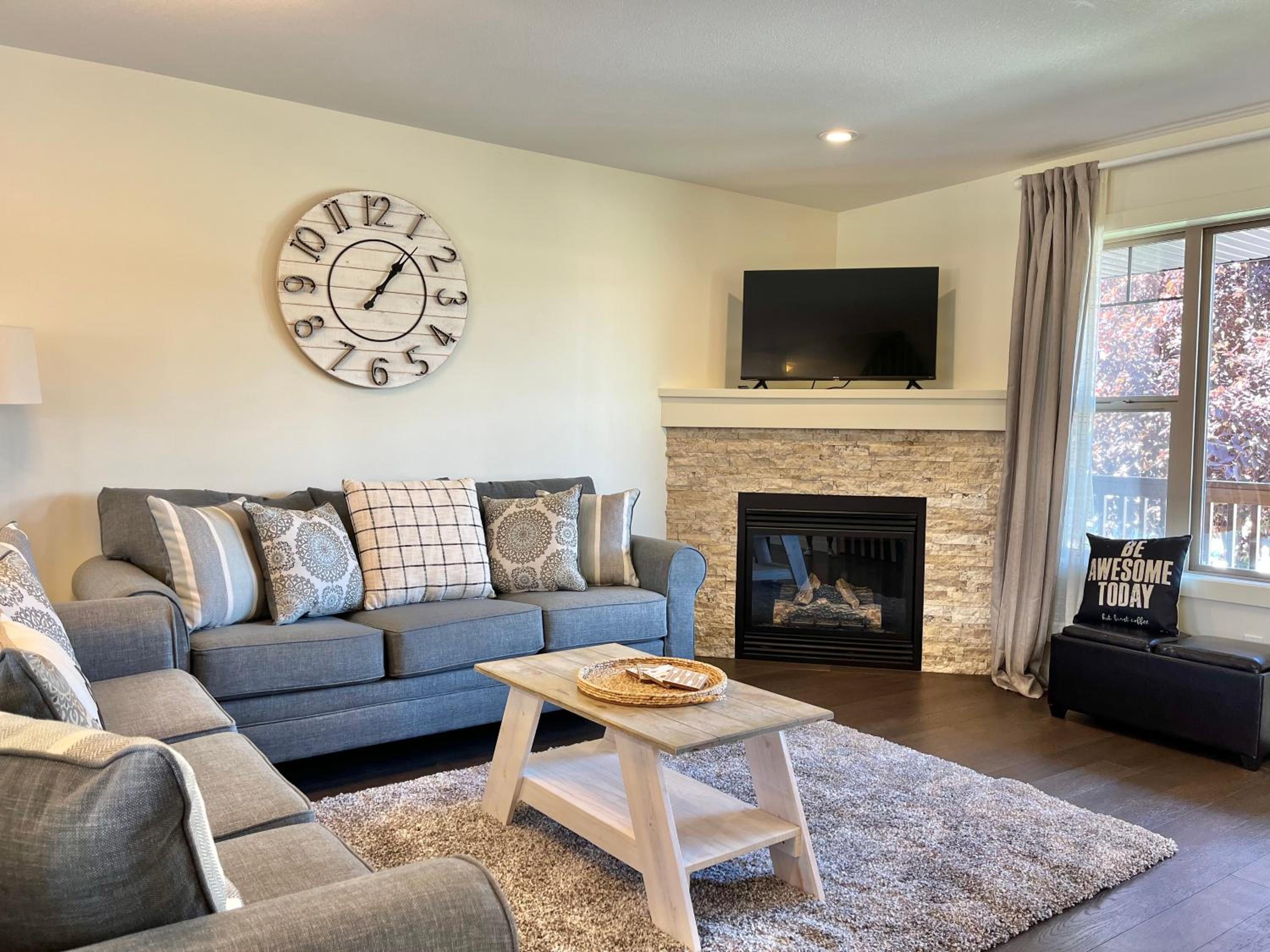 Perfect base Invermere 3bd townhouse mt views with garage
