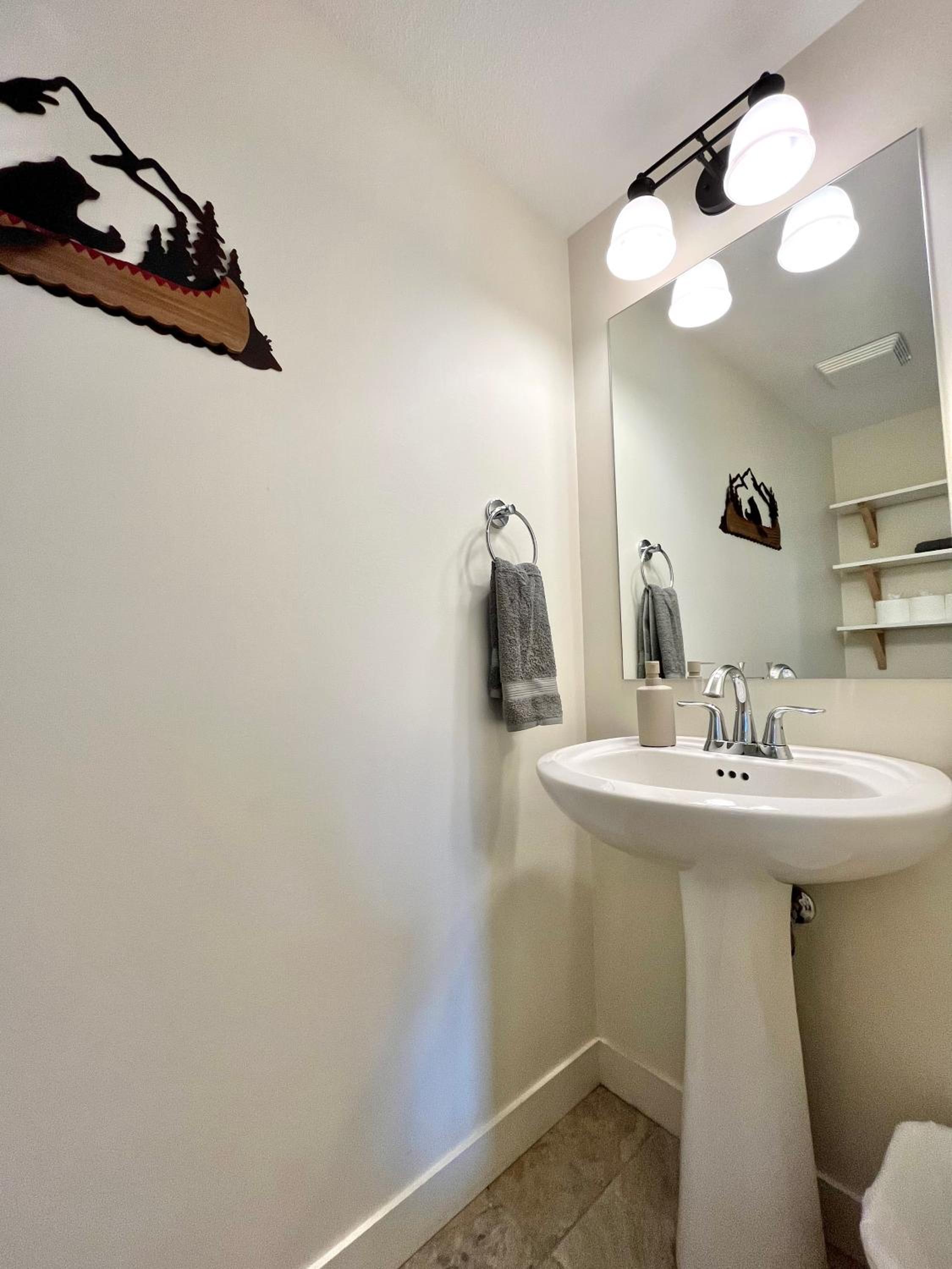 Perfect base Invermere 3bd townhouse mt views with garage