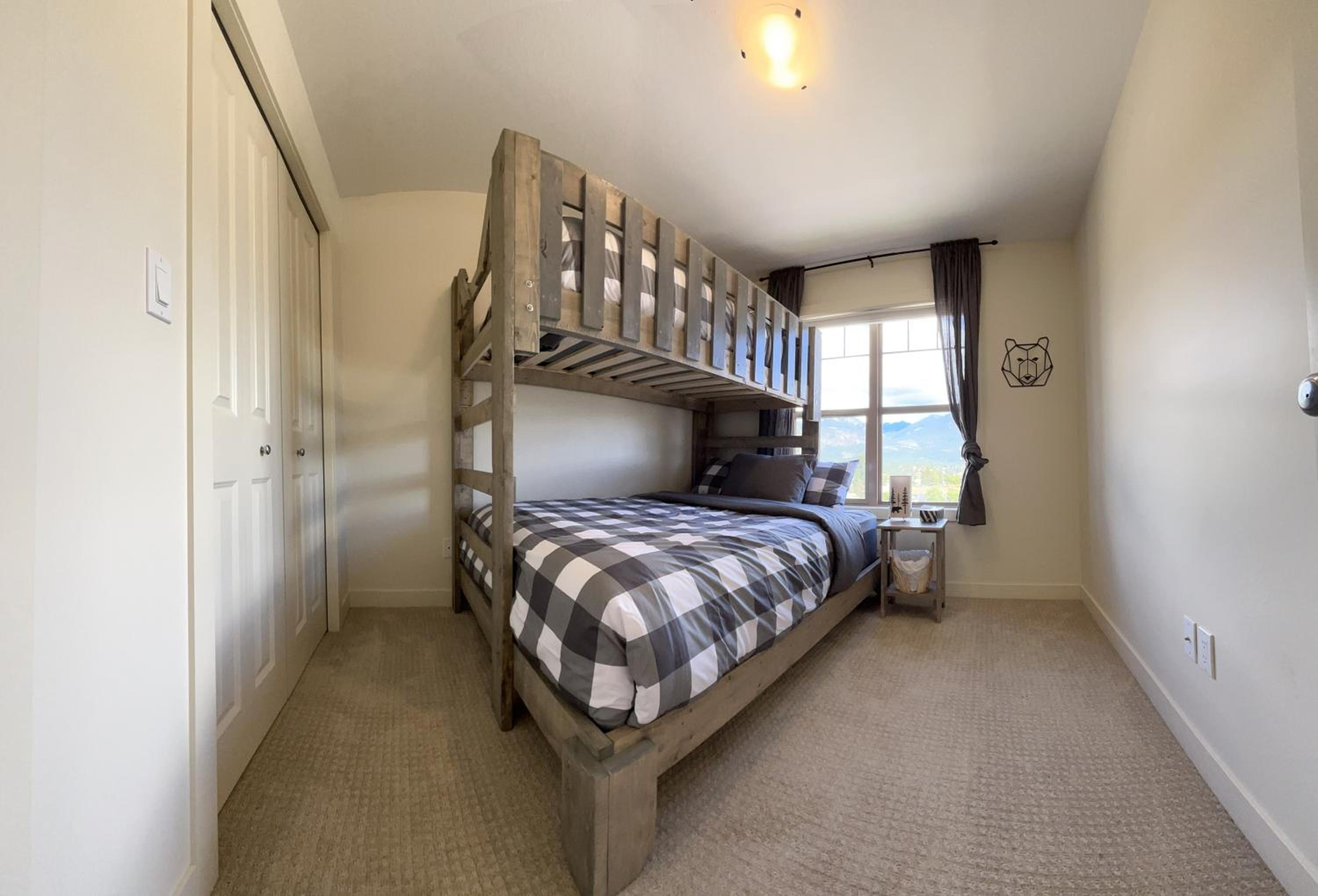 Perfect base Invermere 3bd townhouse mt views with garage