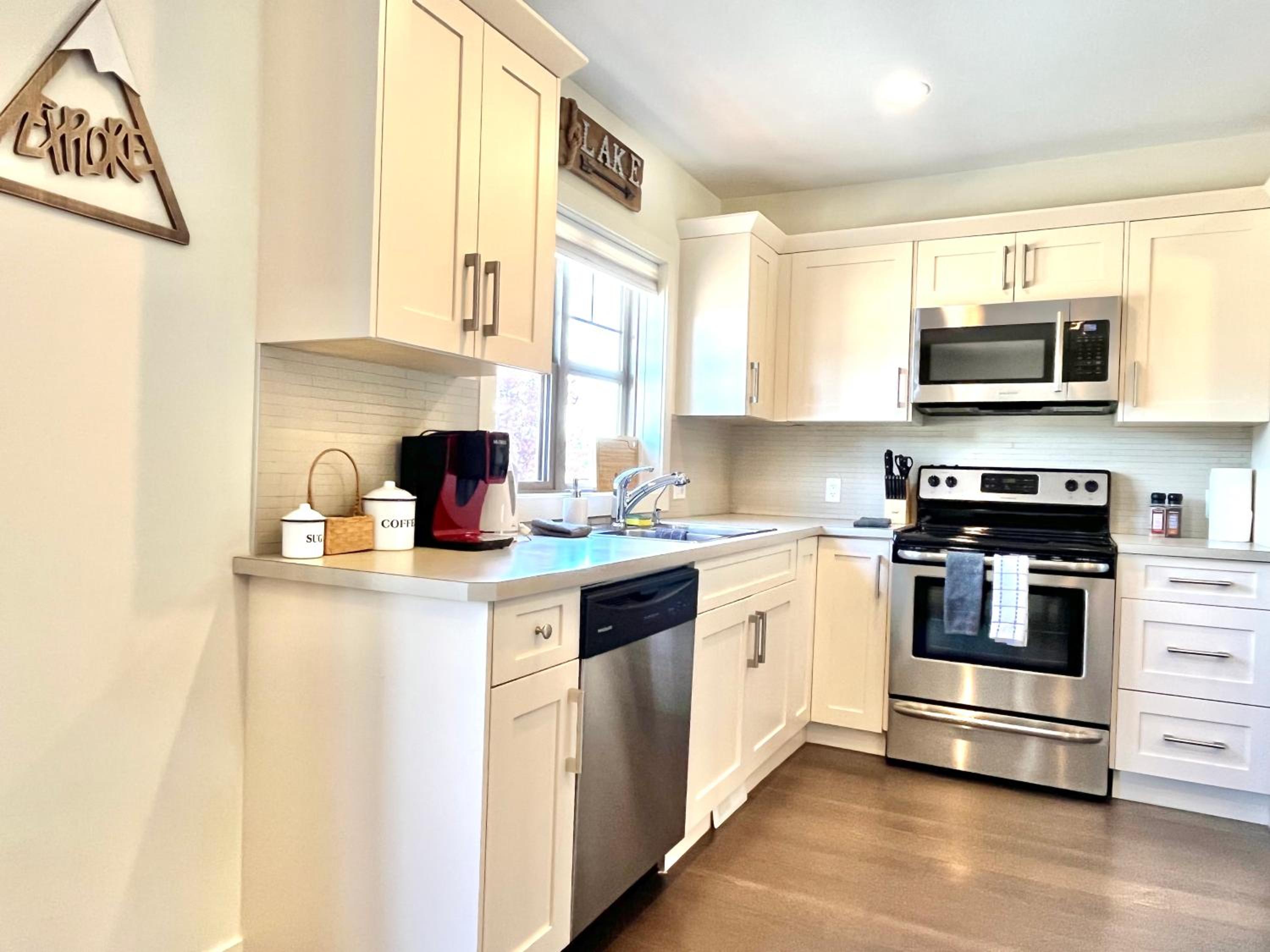 Perfect base Invermere 3bd townhouse mt views with garage