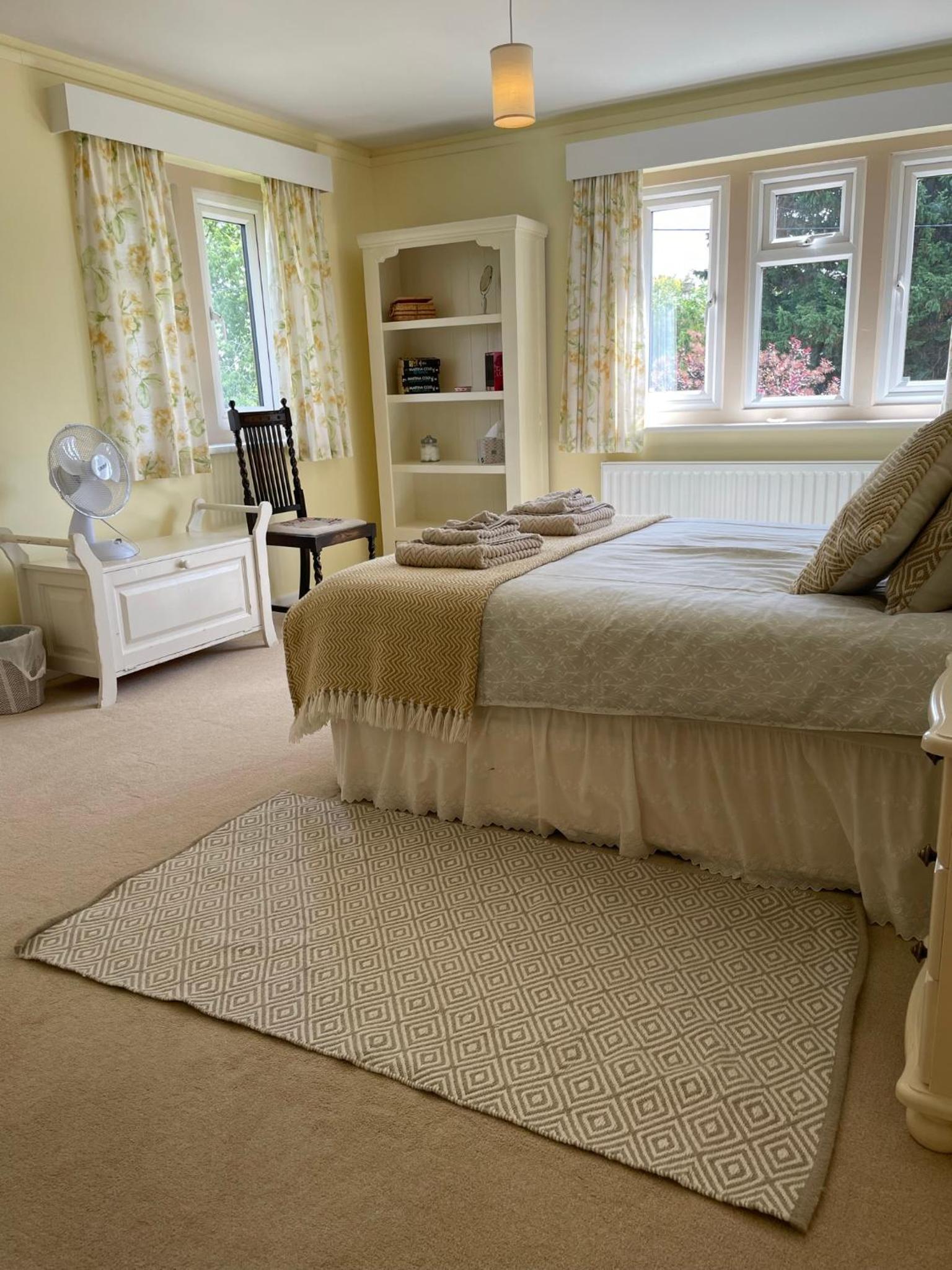 Cotswolds Luxury House in Central Bourton Large Sleeps 2-11. Pet Friendly. view 4