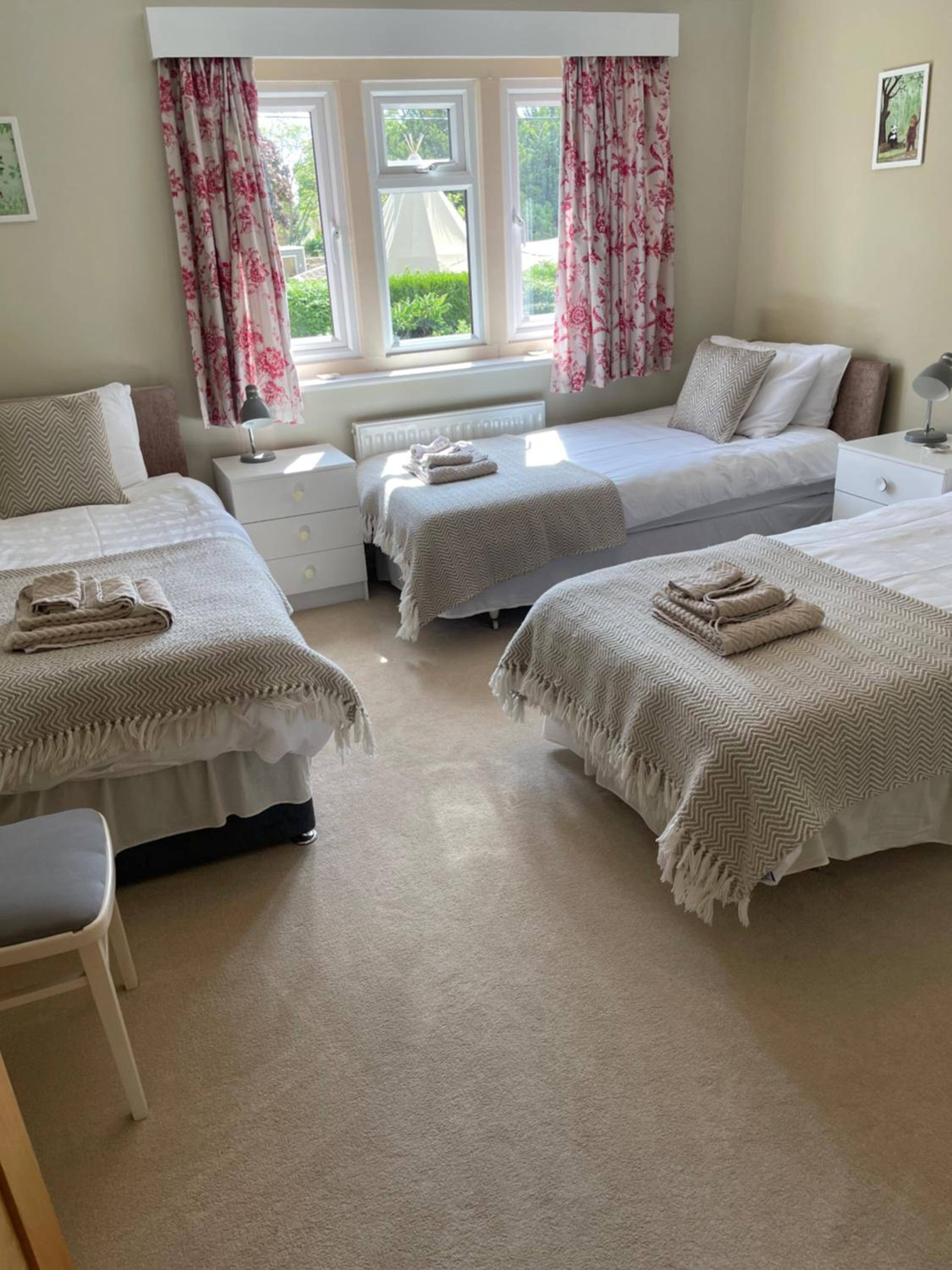 Cotswolds Luxury House in Central Bourton Large Sleeps 2-11. Pet Friendly. view 5