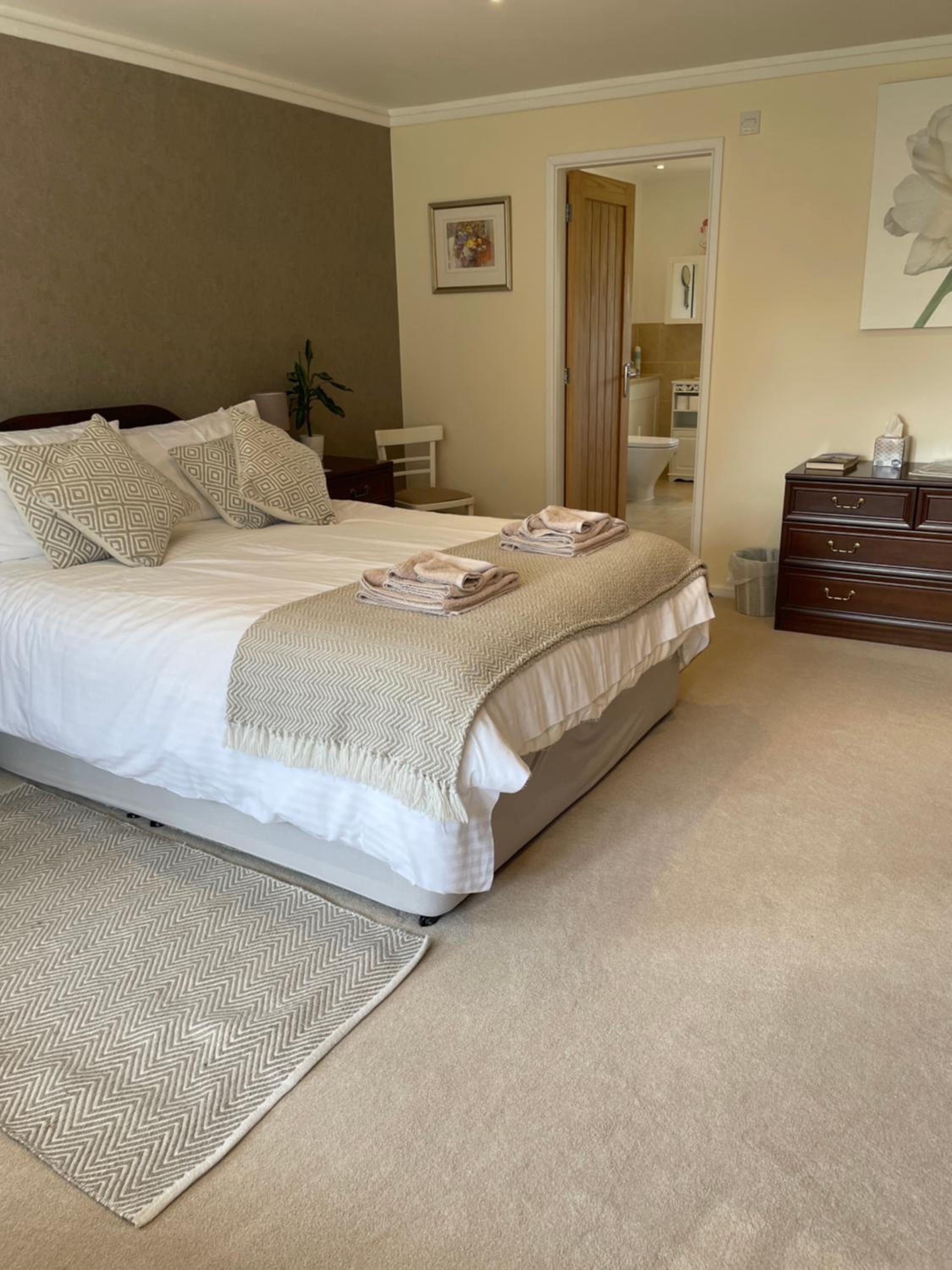 Cotswolds Luxury House in Central Bourton Large Sleeps 2-11. Pet Friendly. view 2