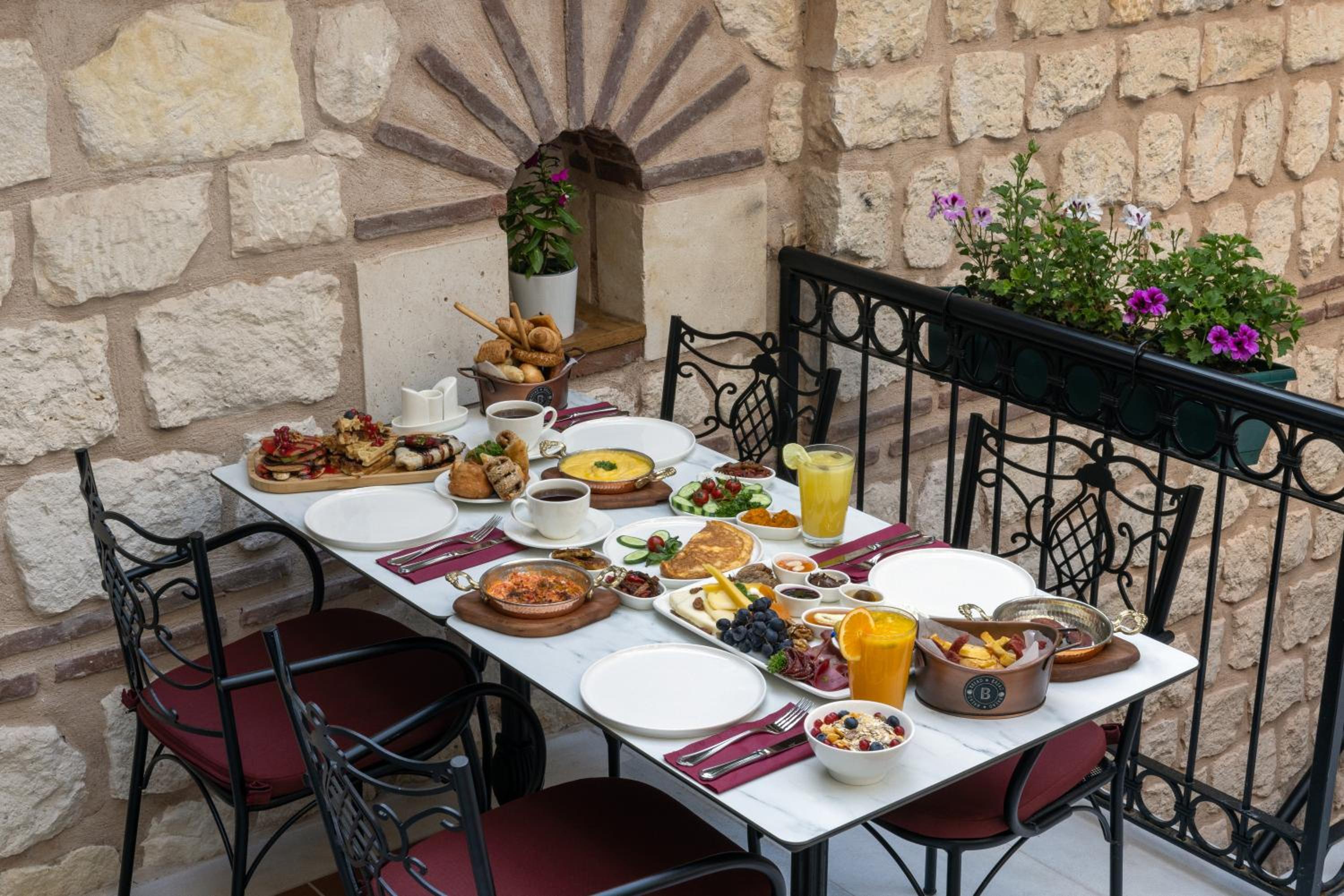 Turkish House Otel - Image 40