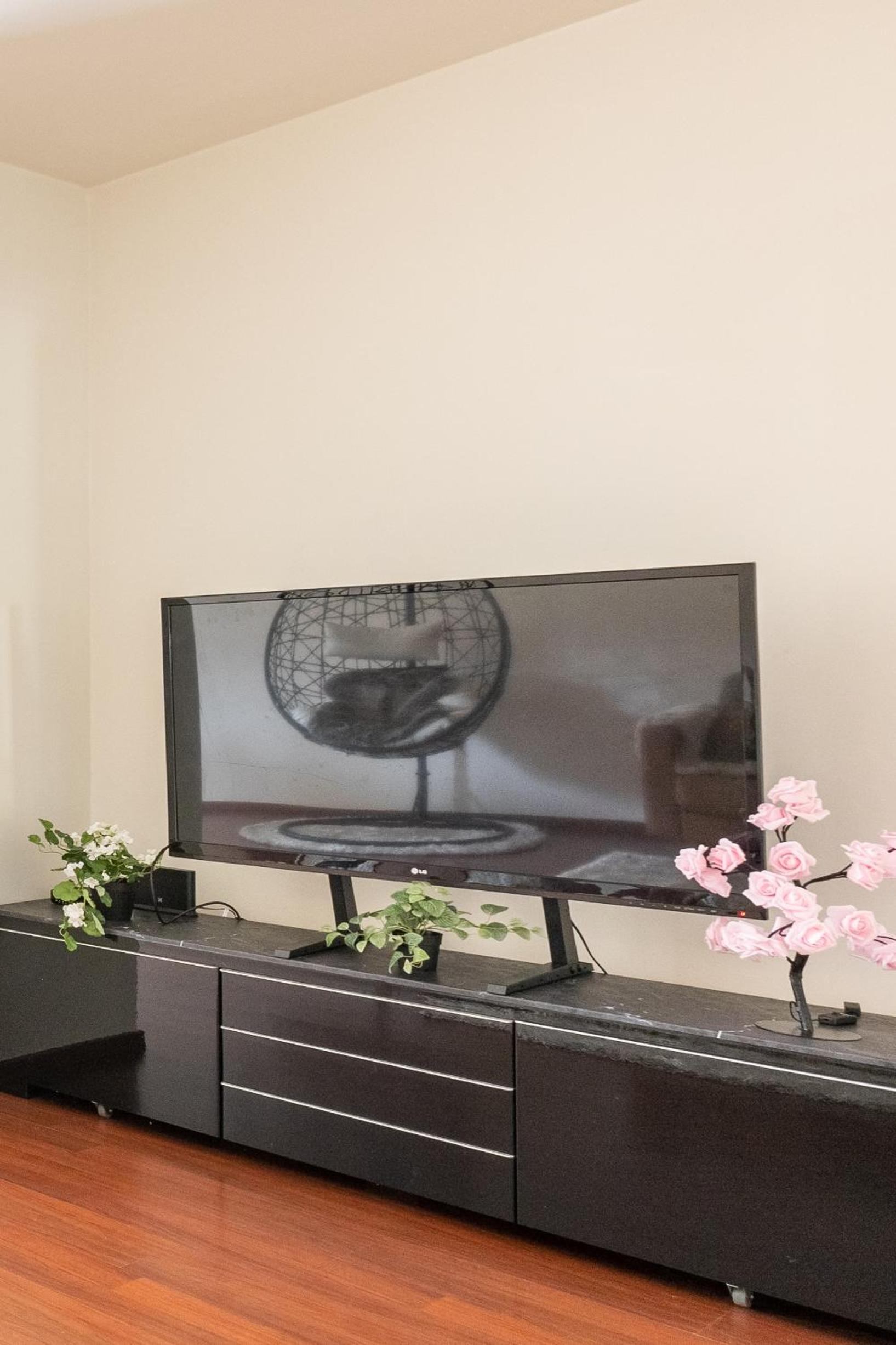 Luxe apt with parking & garden in wilrijk antwerp view 3