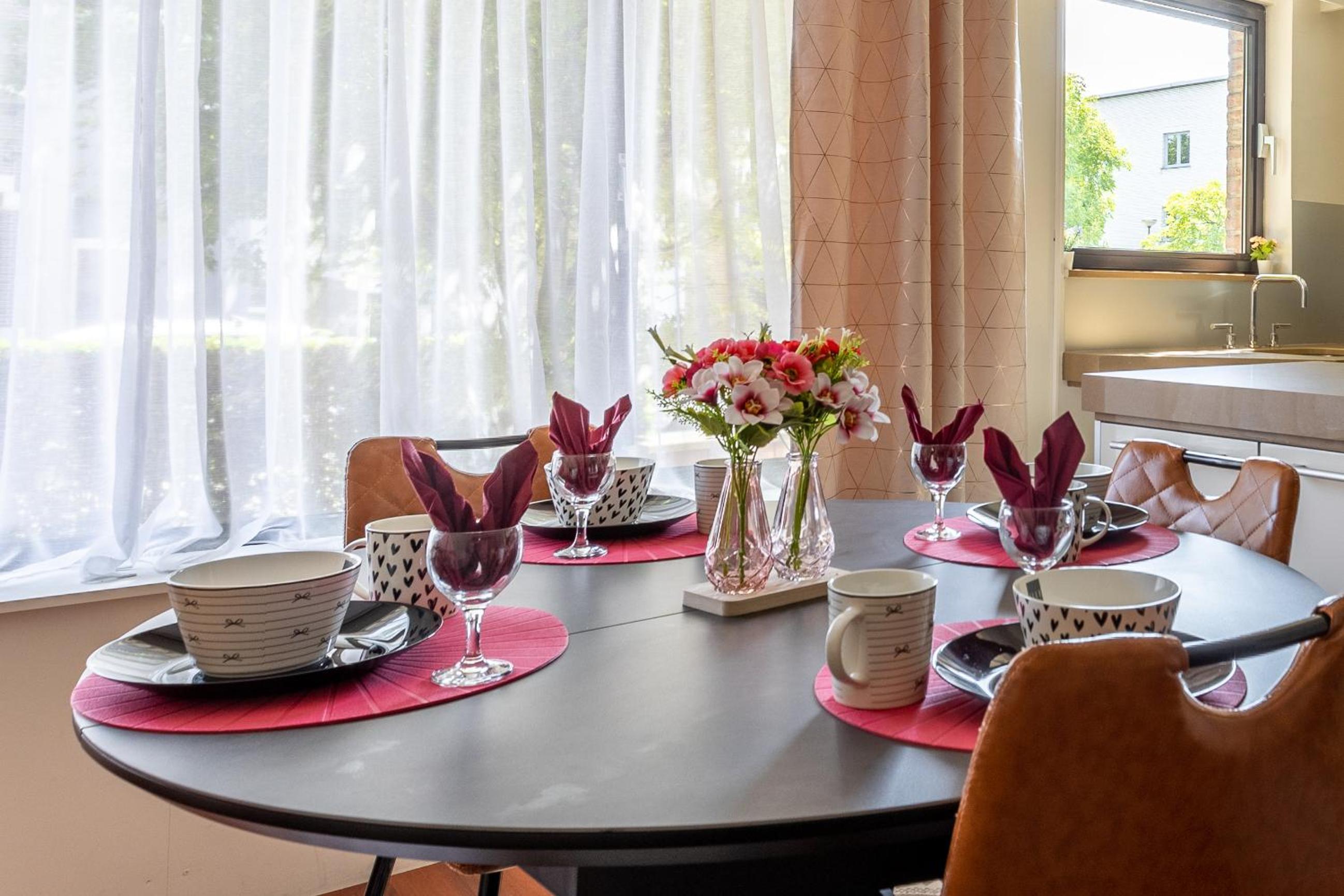 Luxe apt with parking & garden in wilrijk antwerp view 4