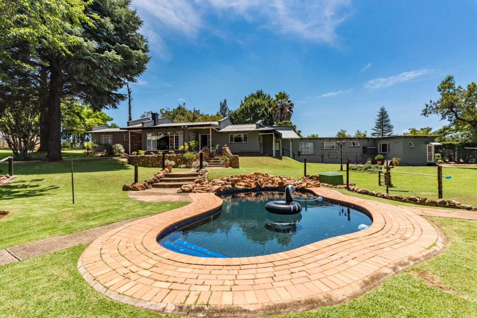 Self-Catered Apartment With Pool, Krugersdorp, photo 4 of 11