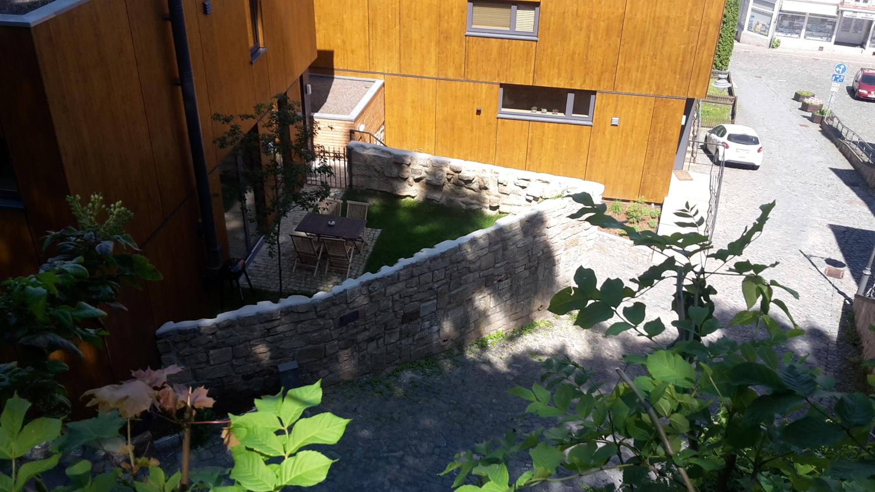 An der Kirchtreppe