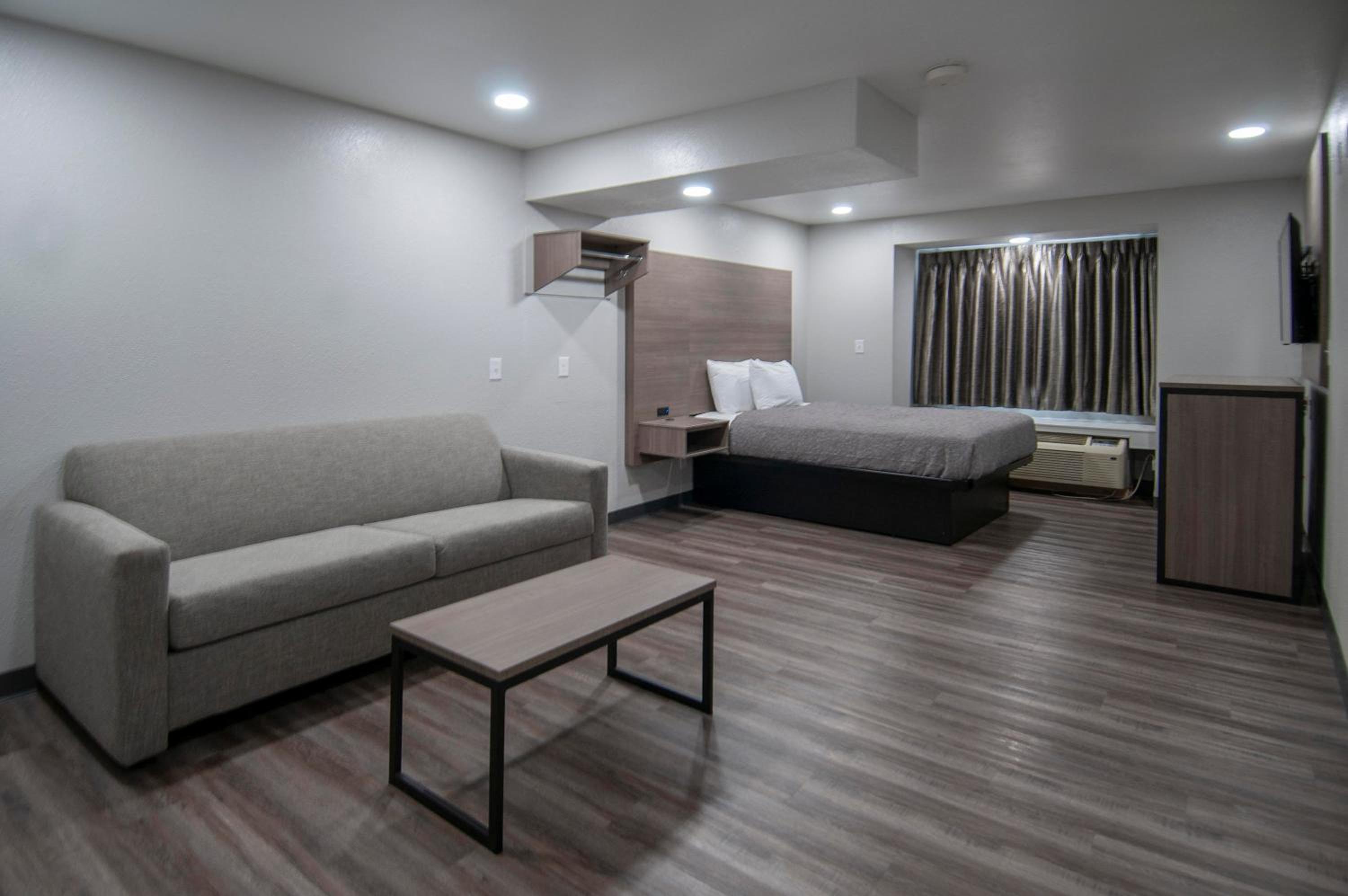 Lake Charles Vacations - Americas Best Value Inn and Suites Lake Charles - Property Image 1