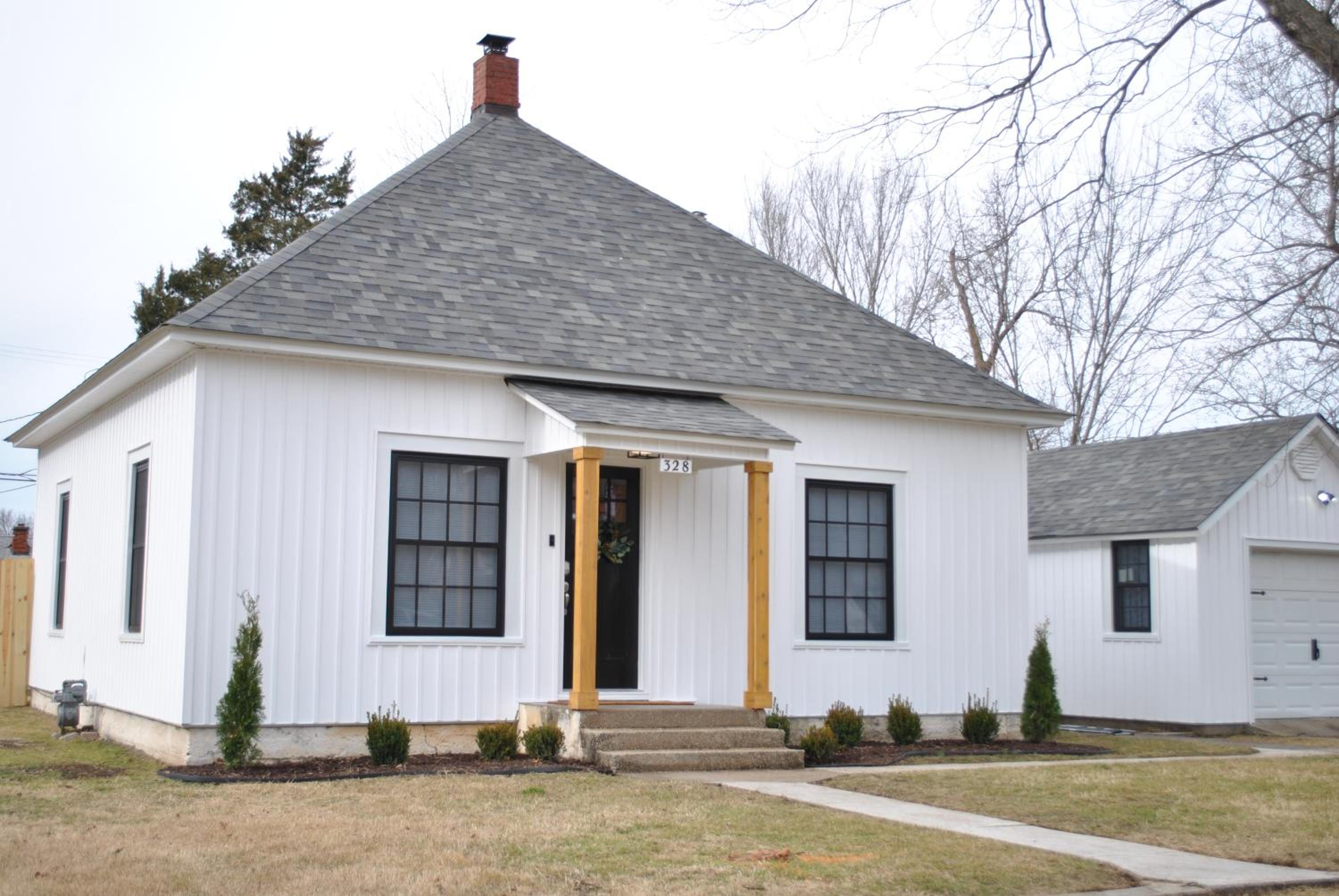 Black and white cottage; Simple yet stunning. view 5
