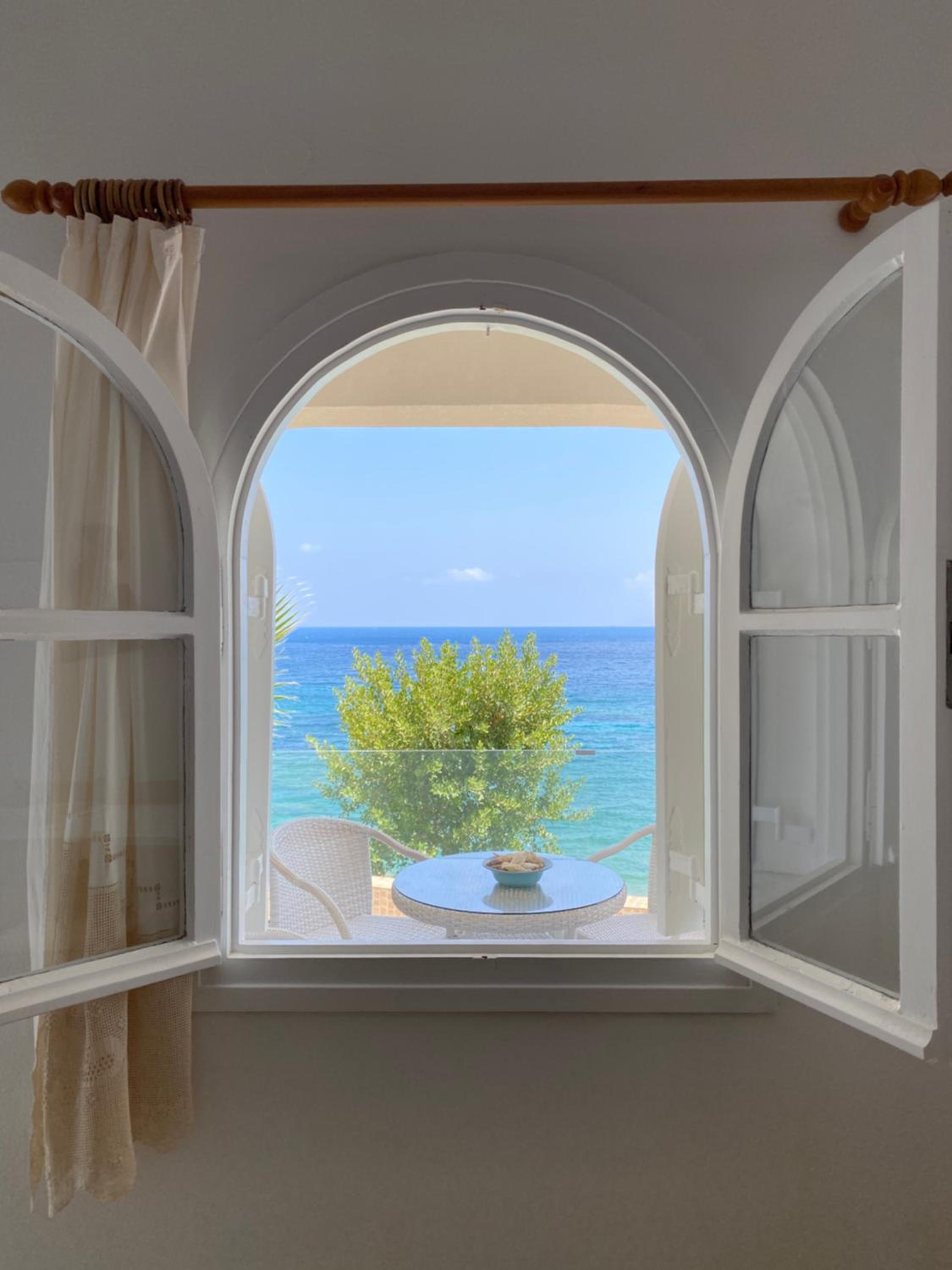 Beautiful House in Front of the Sea view 5