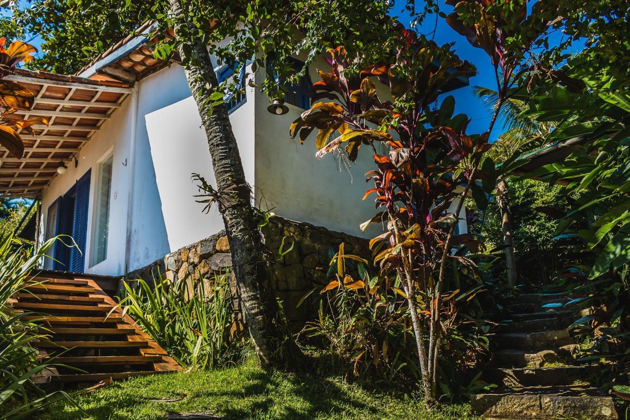 Casa pé na areia com varanda na Praia da Armação