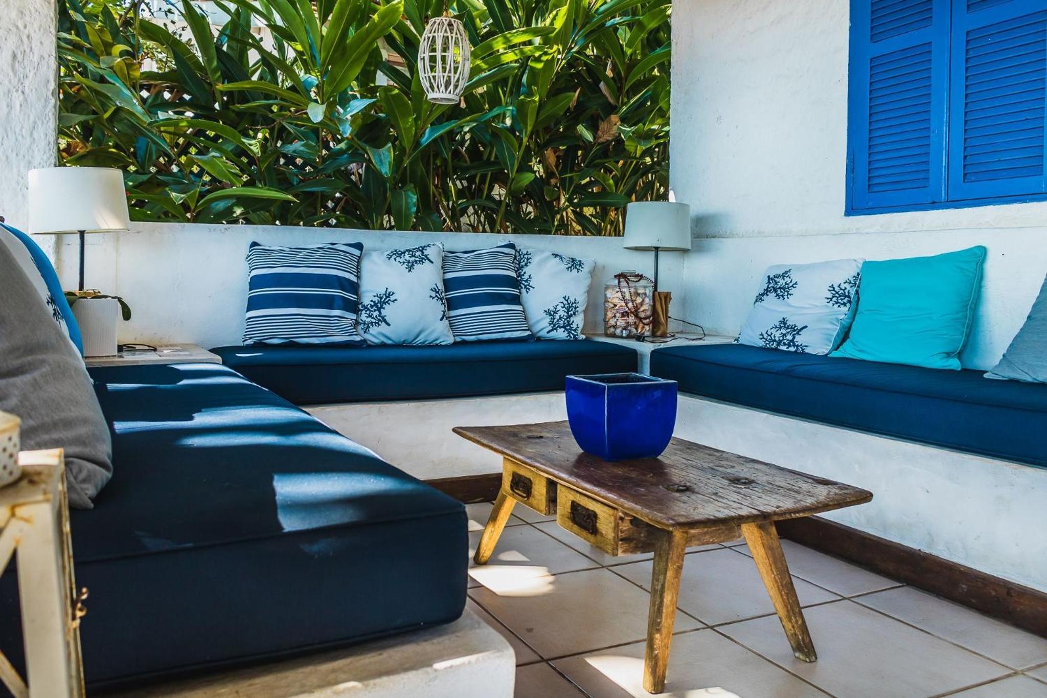 Casa pé na areia com varanda na Praia da Armação