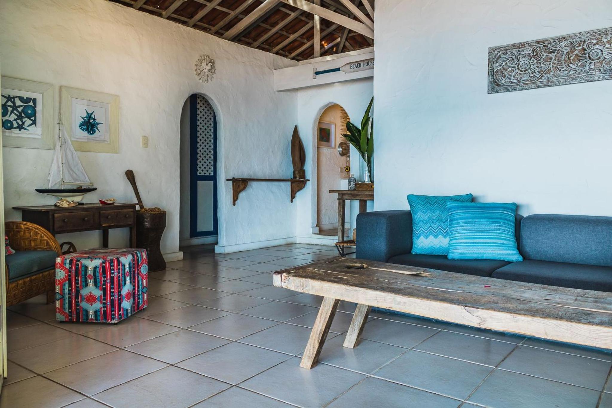 Casa pé na areia com varanda na Praia da Armação