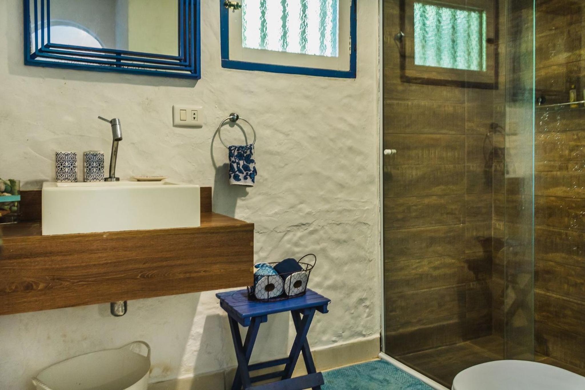 Casa pé na areia com varanda na Praia da Armação