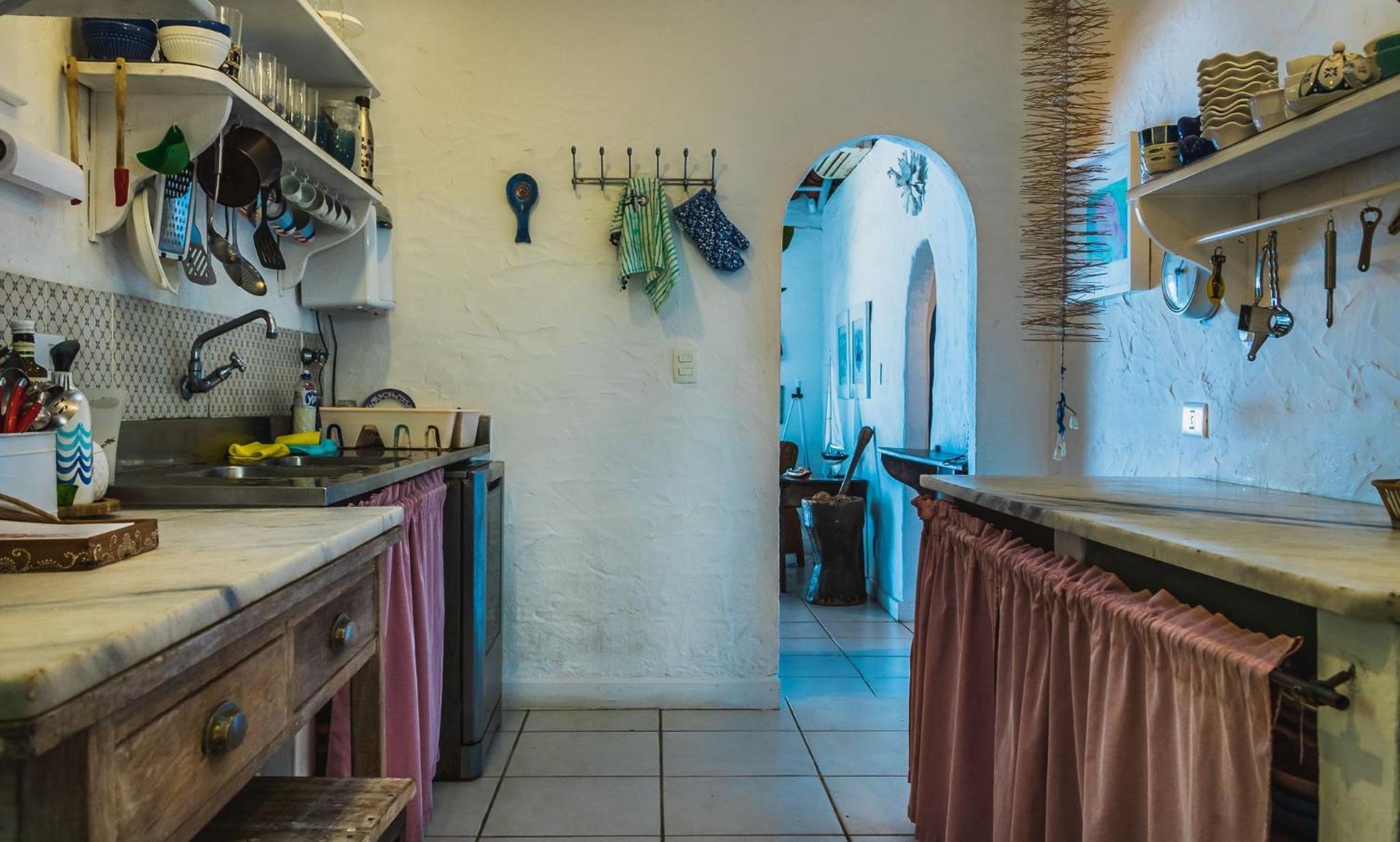 Casa pé na areia com varanda na Praia da Armação
