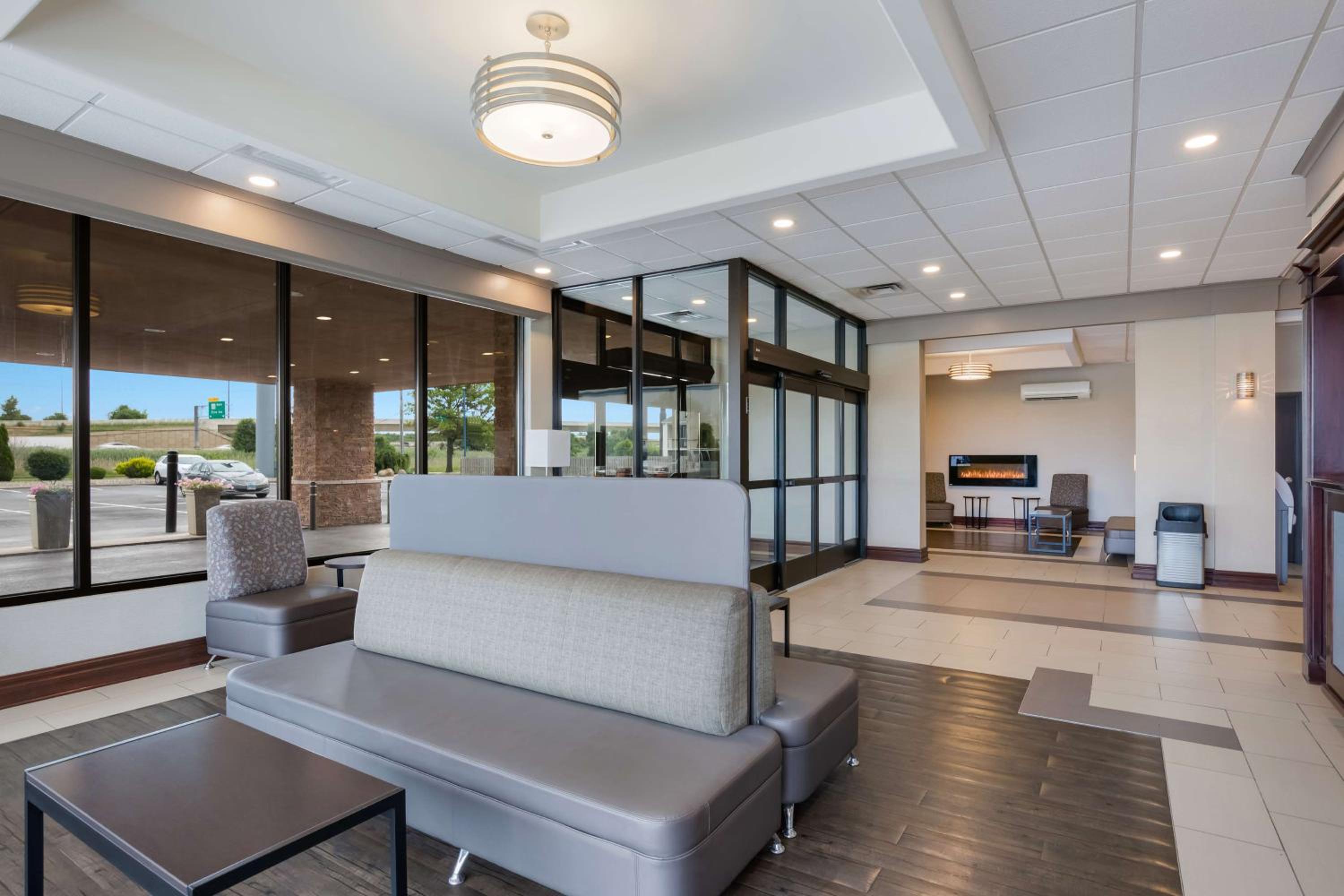 Best Western Northwest Indiana Inn - Image 2