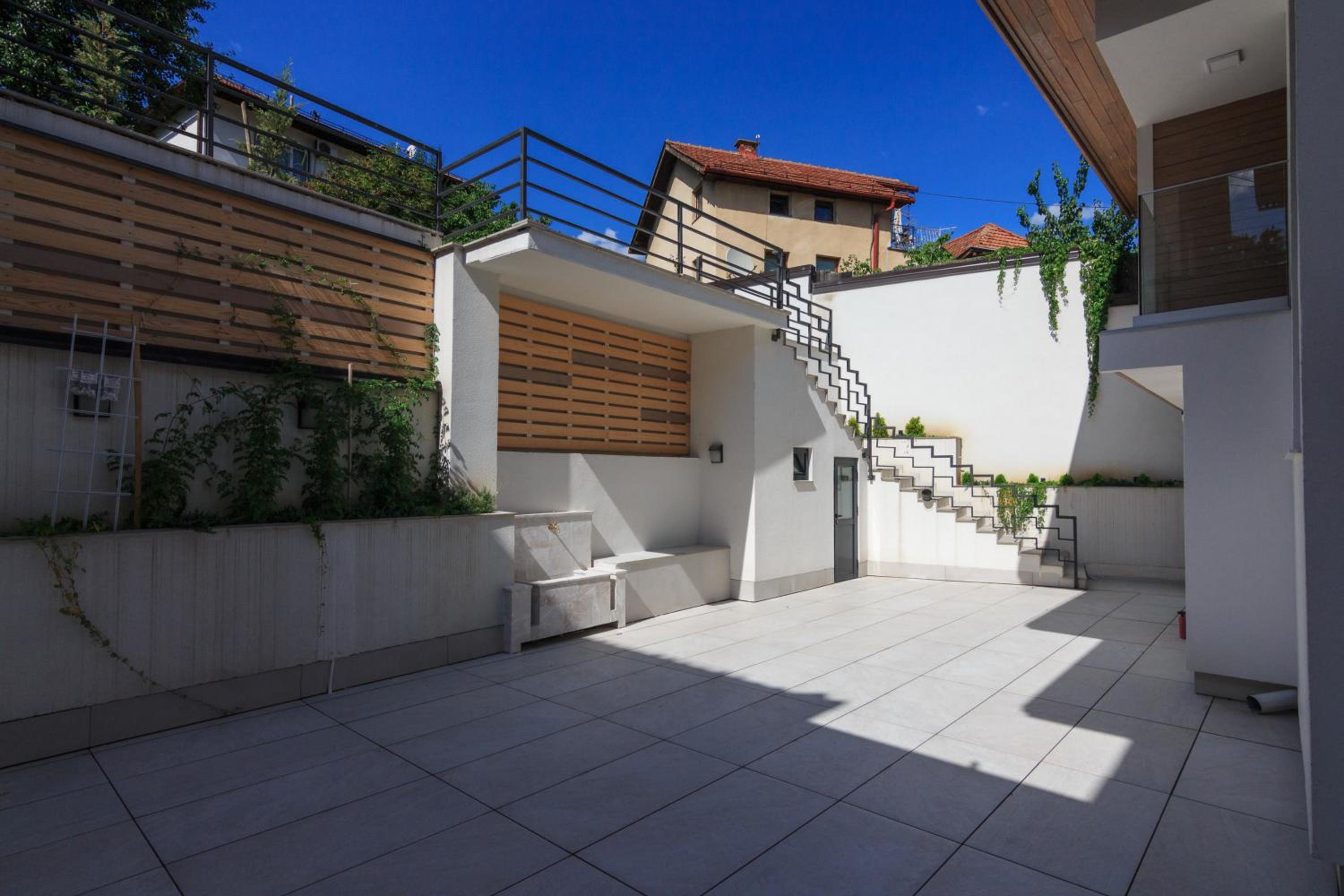 Mayisa Apartments