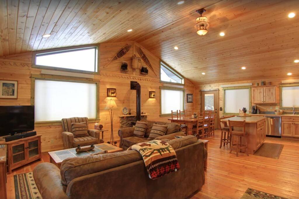 Fox Den Lodge view 4