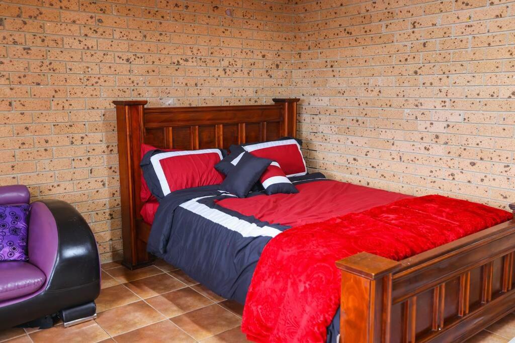 Entire House Beautiful Farm Stay 9 Bedrooms Sleeps 18 Enjoy Nature view 4