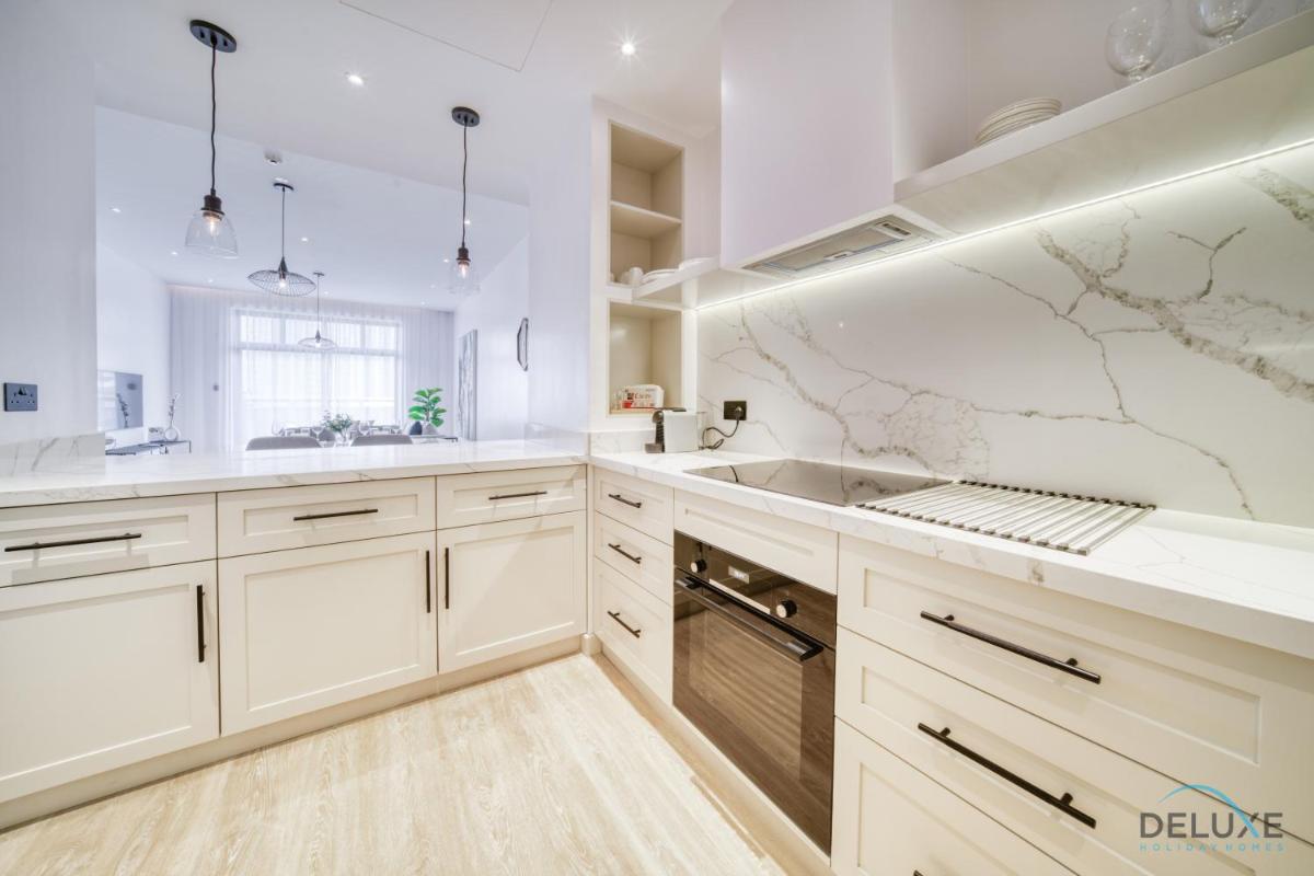 Phenomenal 1BR at Al Tajer E Downtown Dubai by Deluxe Holiday Homes