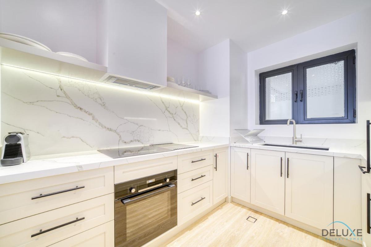 Phenomenal 1BR at Al Tajer E Downtown Dubai by Deluxe Holiday Homes