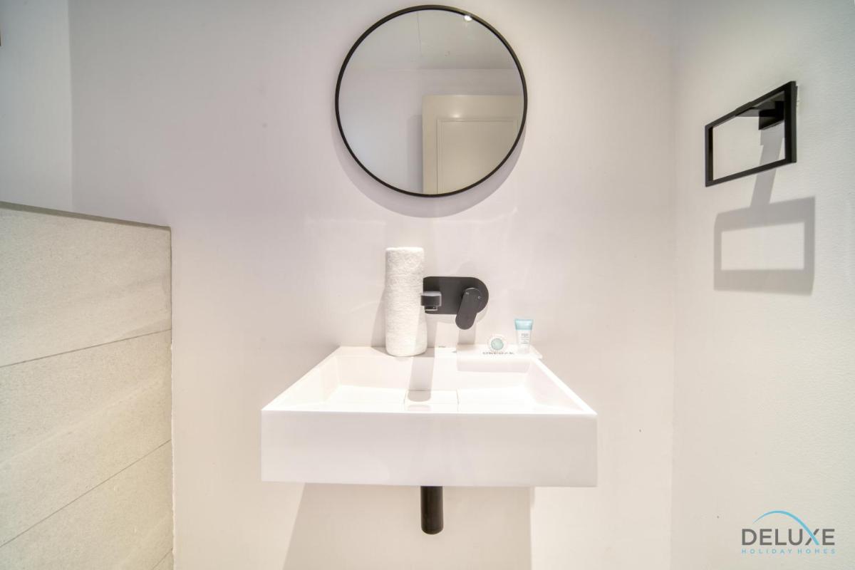 Phenomenal 1BR at Al Tajer E Downtown Dubai by Deluxe Holiday Homes