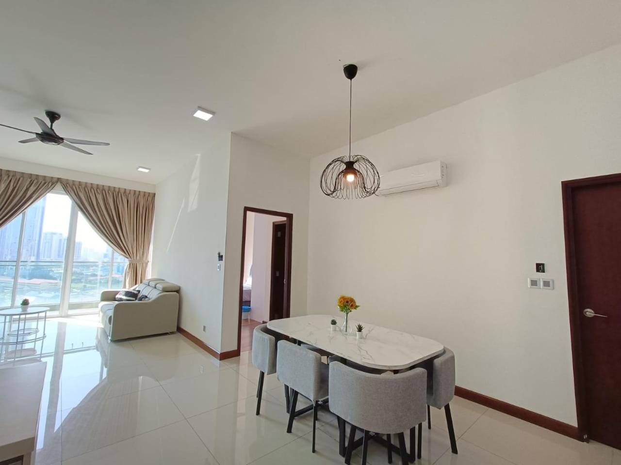 Paragon Suite Homestay by Antlerzone