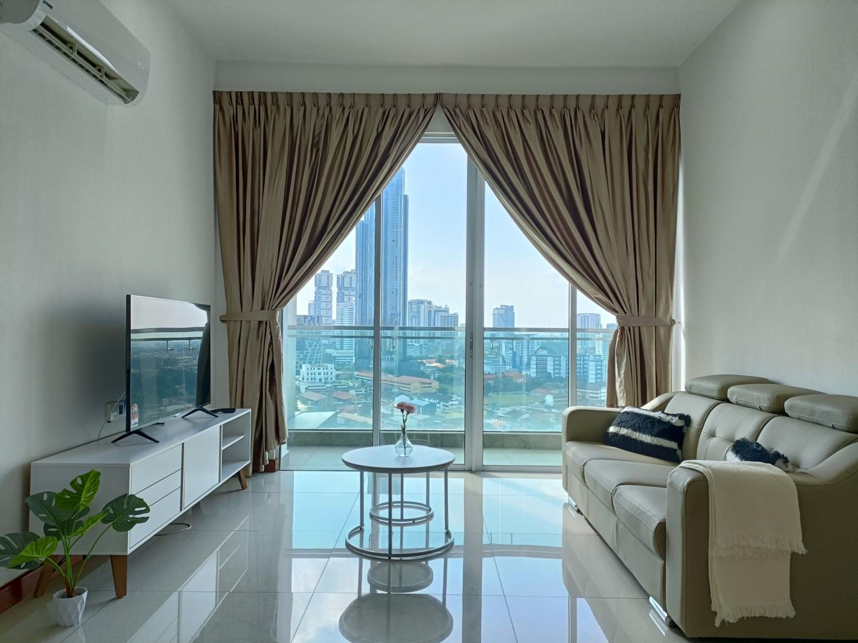 Paragon Suite Homestay by Antlerzone
