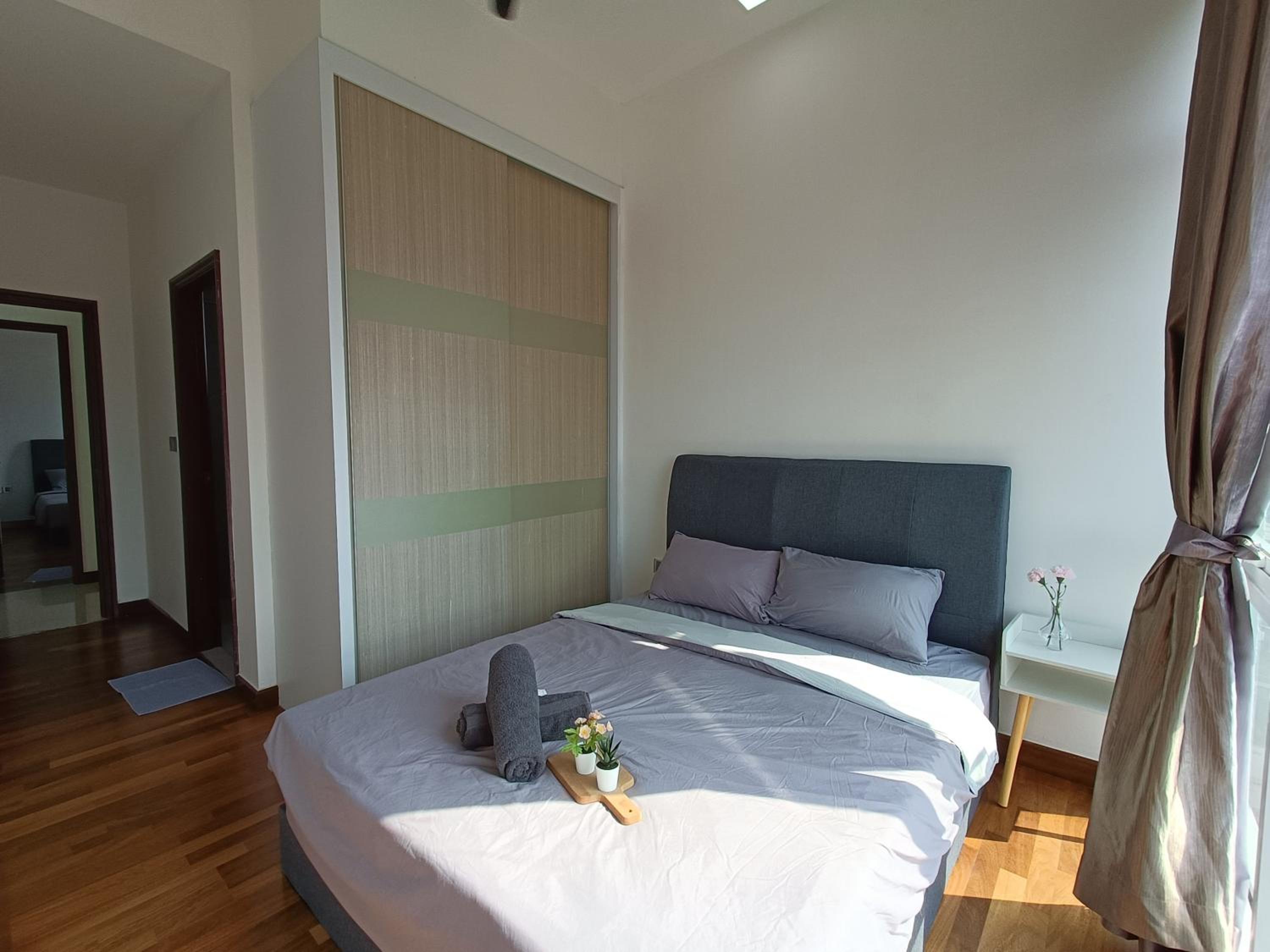 Paragon Suite Homestay by Antlerzone