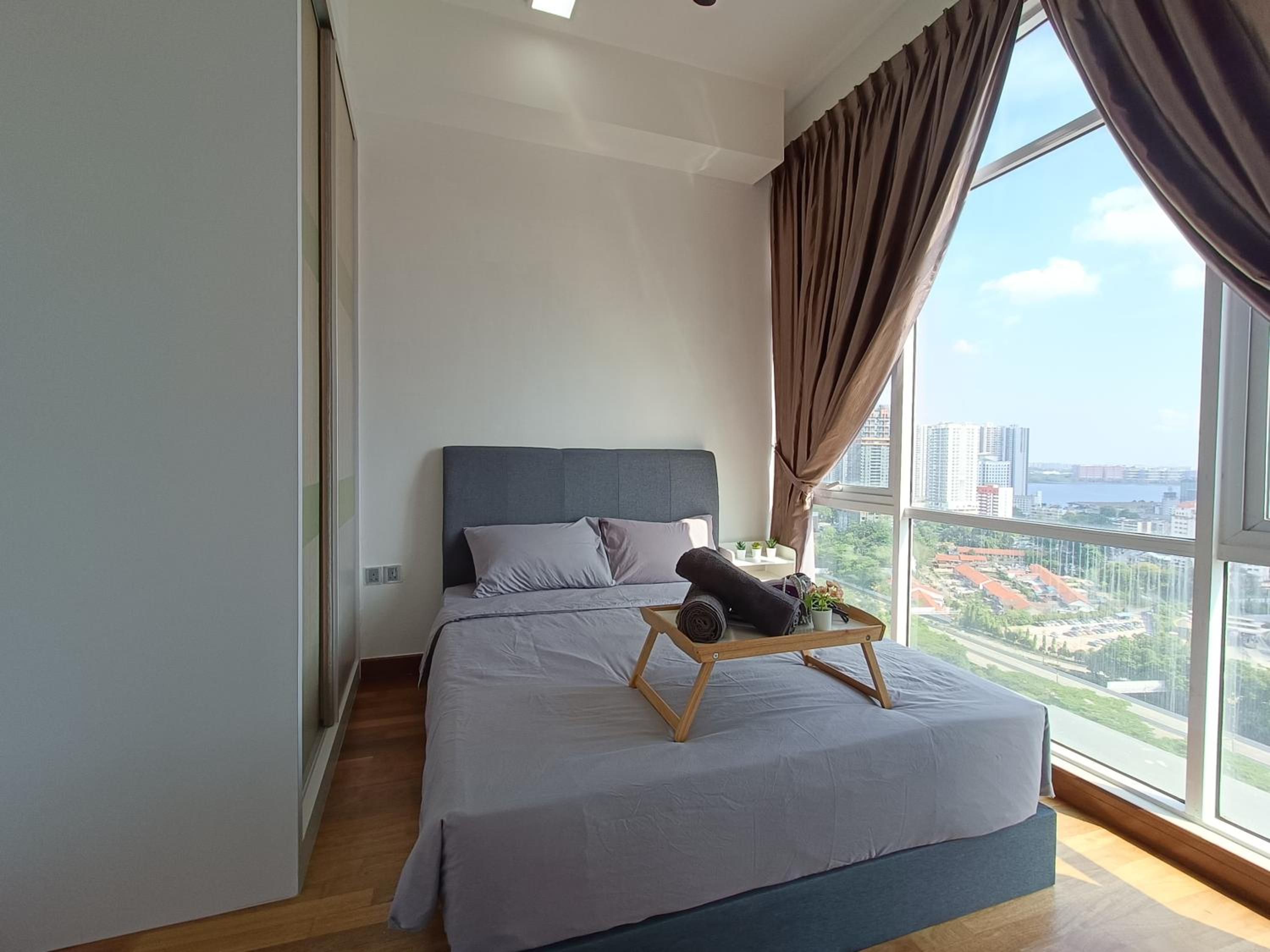 Paragon Suite Homestay by Antlerzone