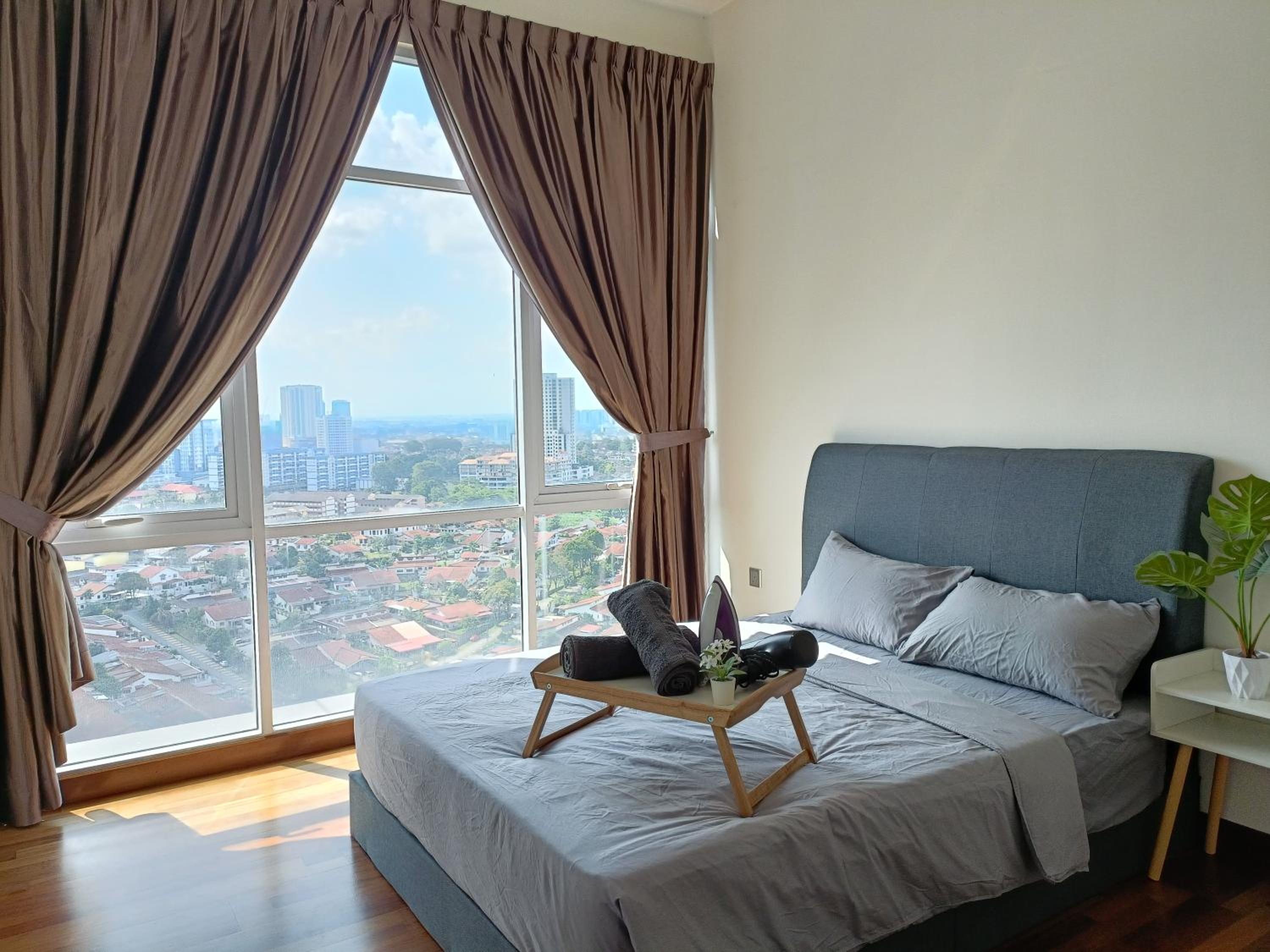 Paragon Suite Homestay by Antlerzone